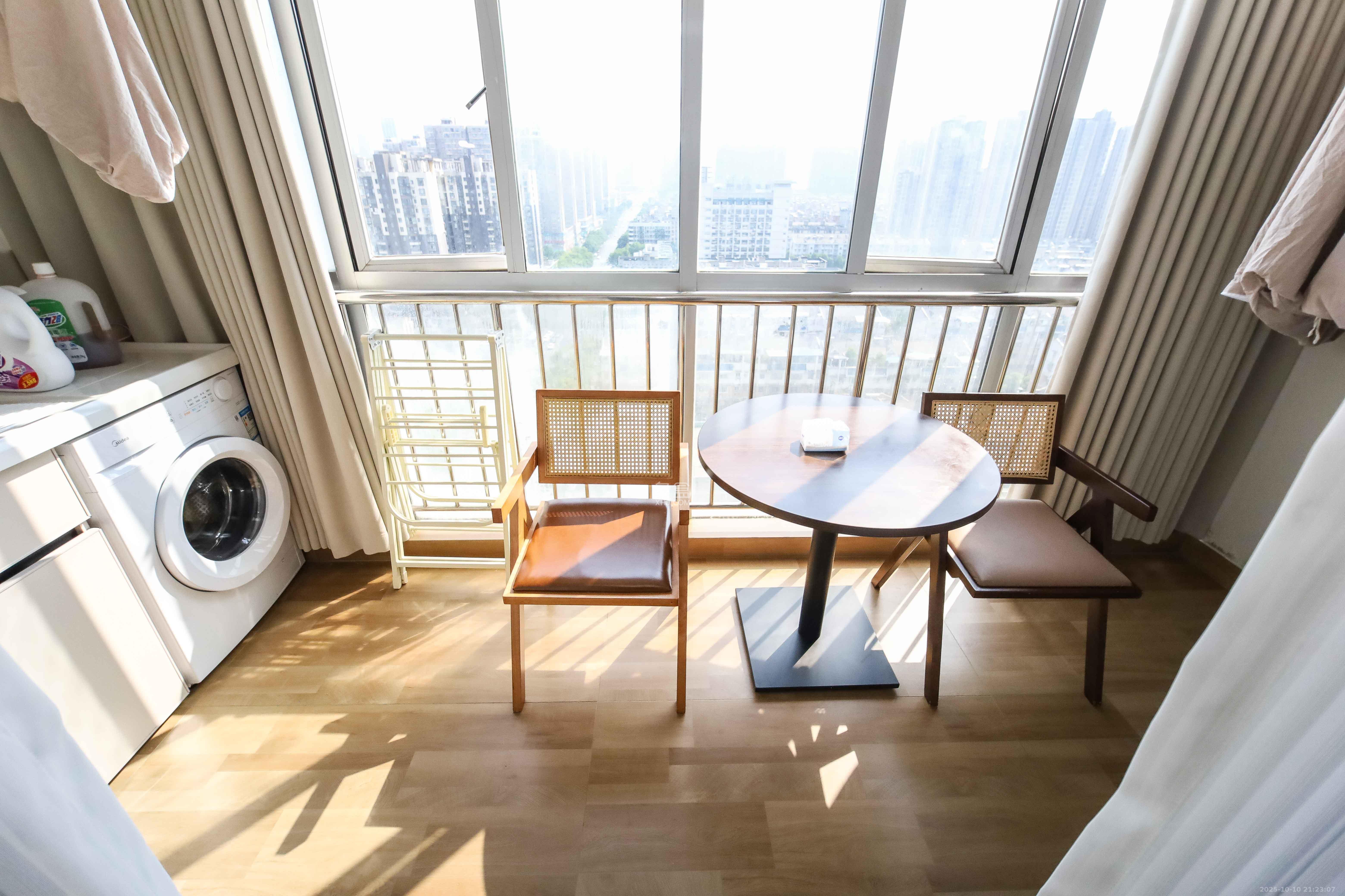 左岸右岸 3室2厅2卫 87.5万 左岸右岸 3室2厅2卫 87.5万阳台