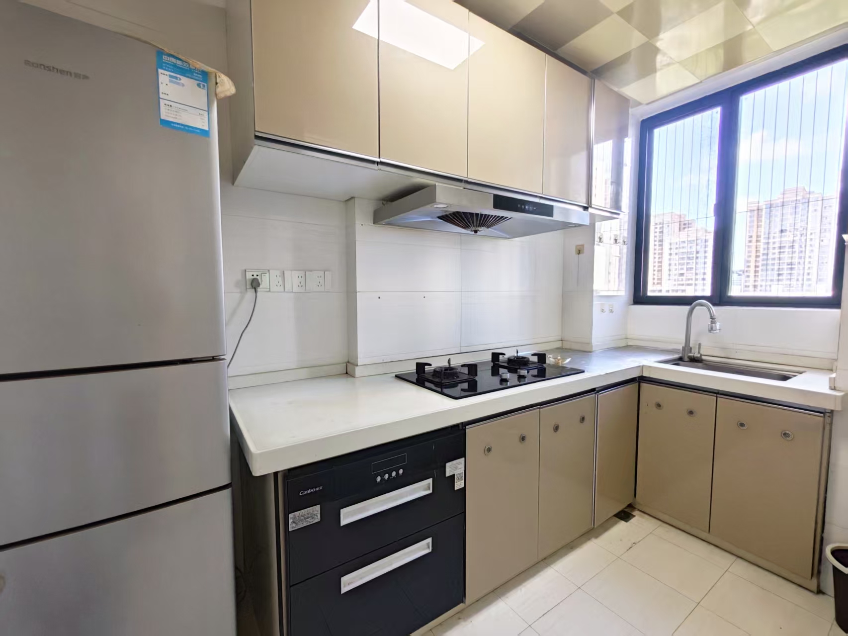 水晶城 2室1厅1卫 2300.0元/月 水晶城 2室1厅1卫 2300.0元/月室内图