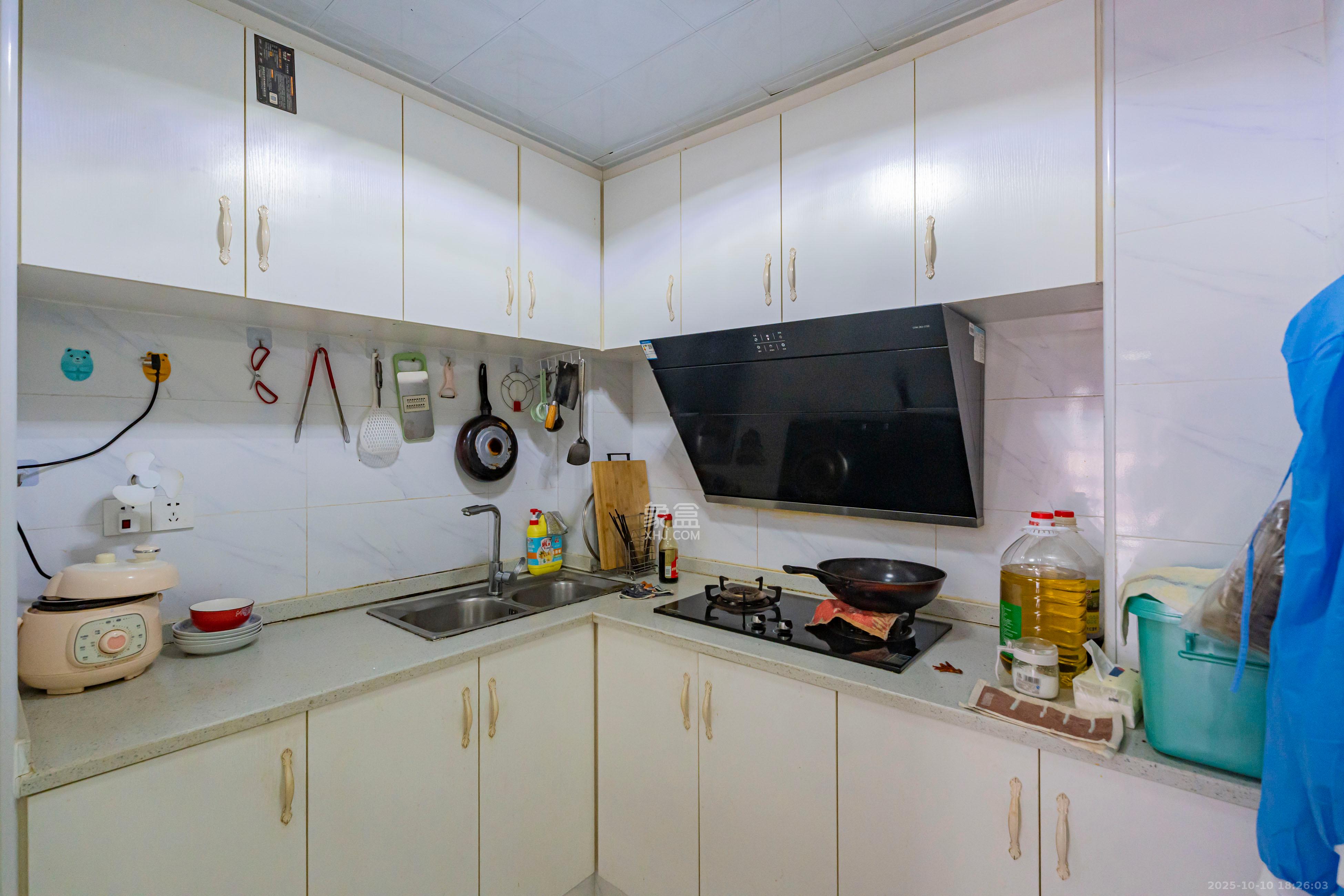 海洋半岛（月珑湾）  3室2厅1卫    100.0万厨房