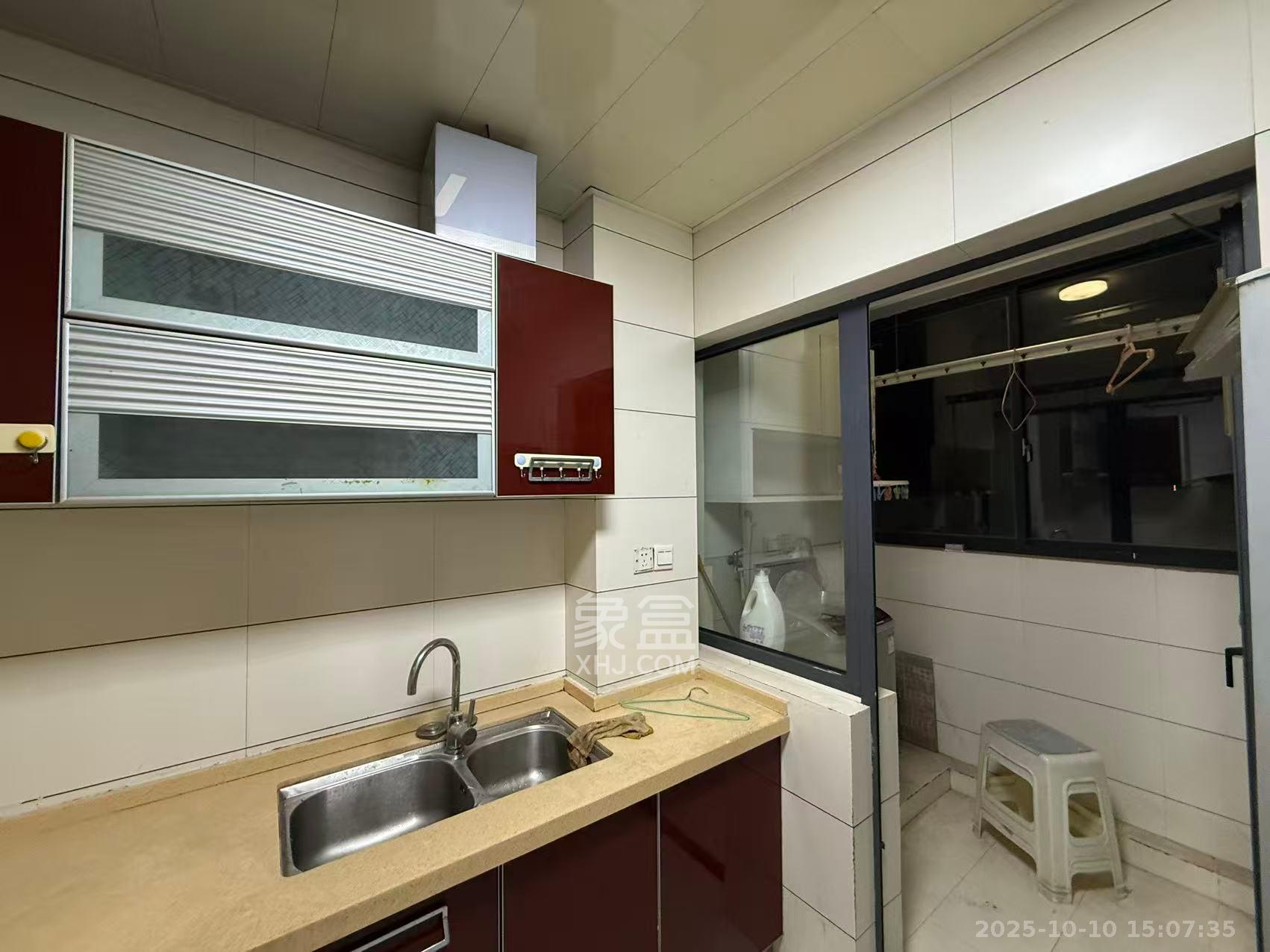 三万英尺  2室1厅1卫    2600.0元/月室内图