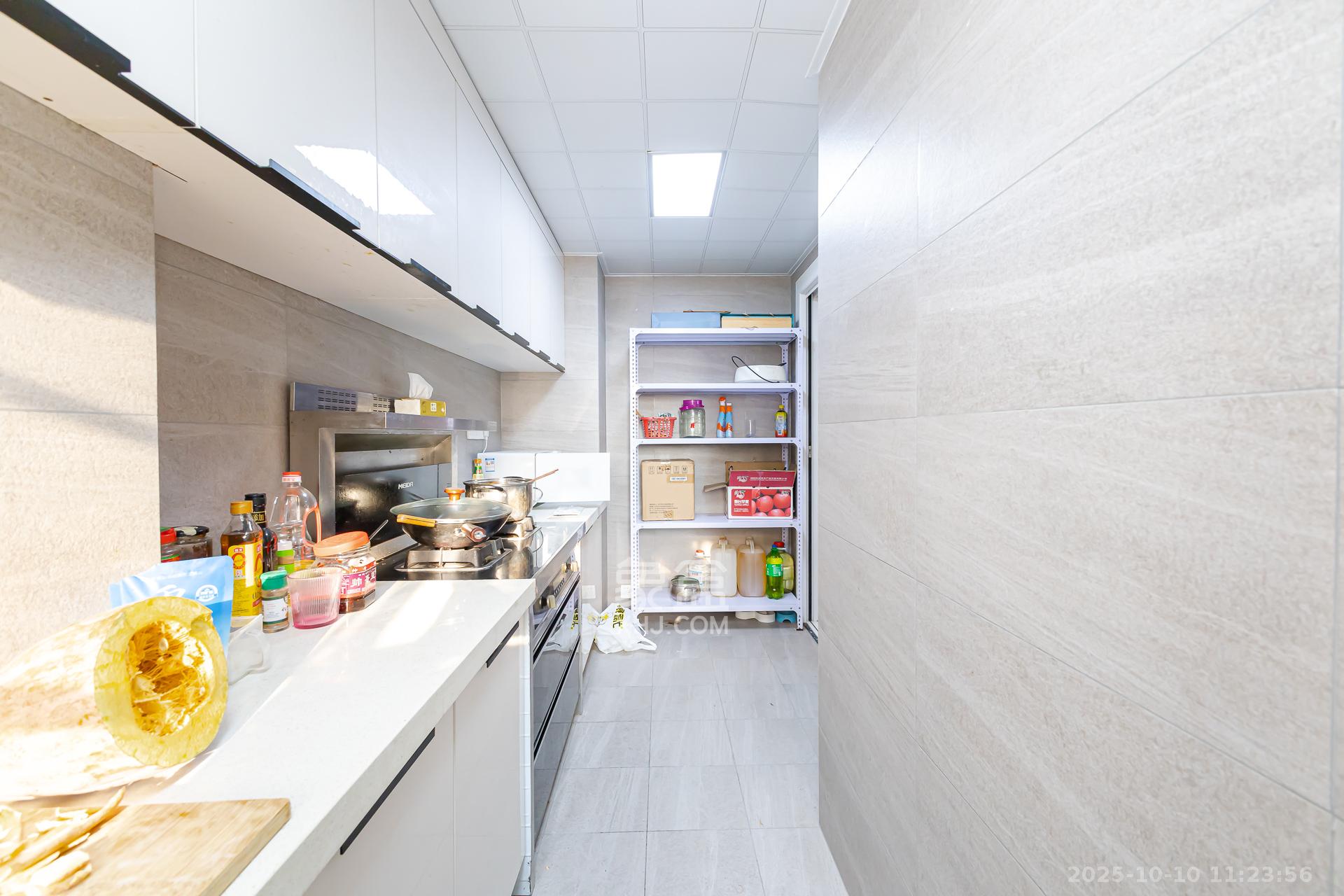 时代倾城三期 2室2厅1卫 67.0万 时代倾城三期 2室2厅1卫 67.0万厨房