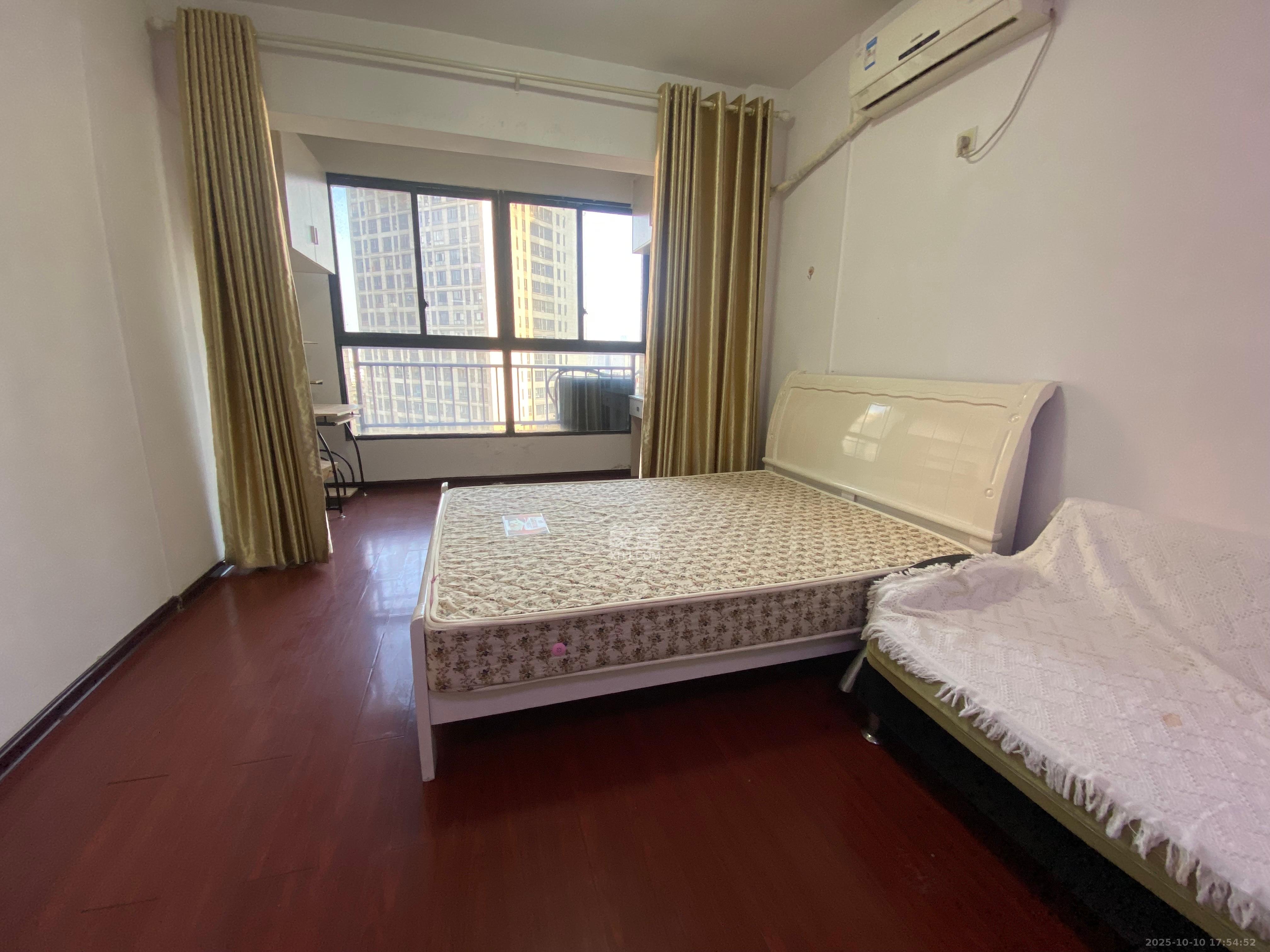 保利麓谷林语I区  1室1厅1卫    1300.0元/月室内图