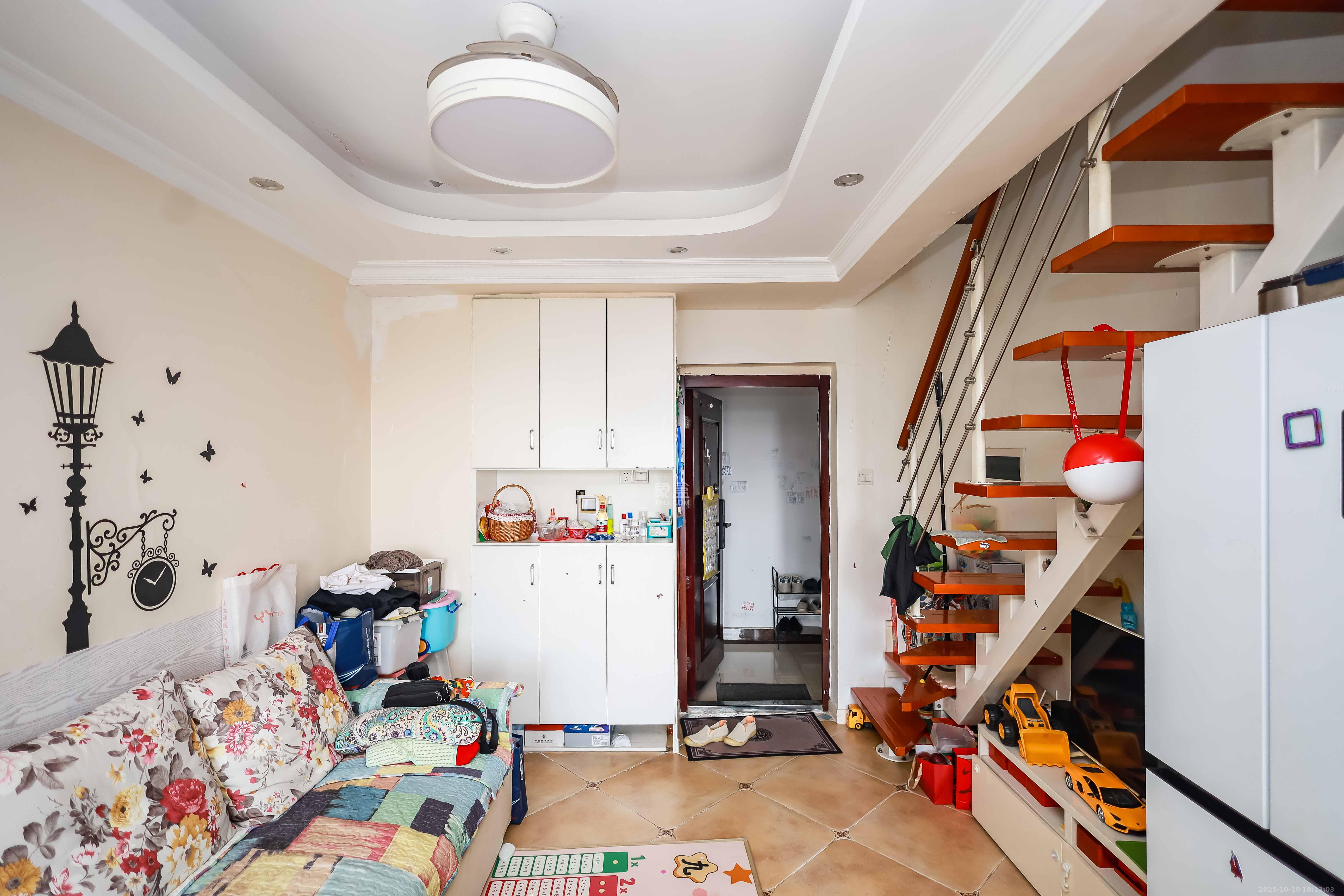 联美品格 1室1厅1卫 35.0万 联美品格 1室1厅1卫 35.0万客厅