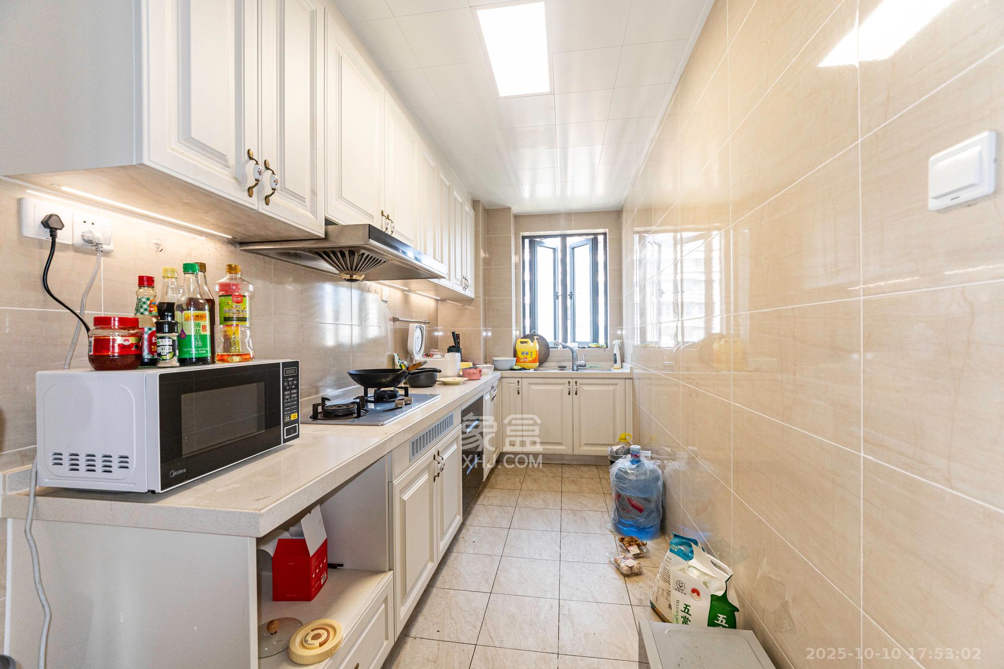 恒大雅苑  4室2厅2卫    158.0万厨房