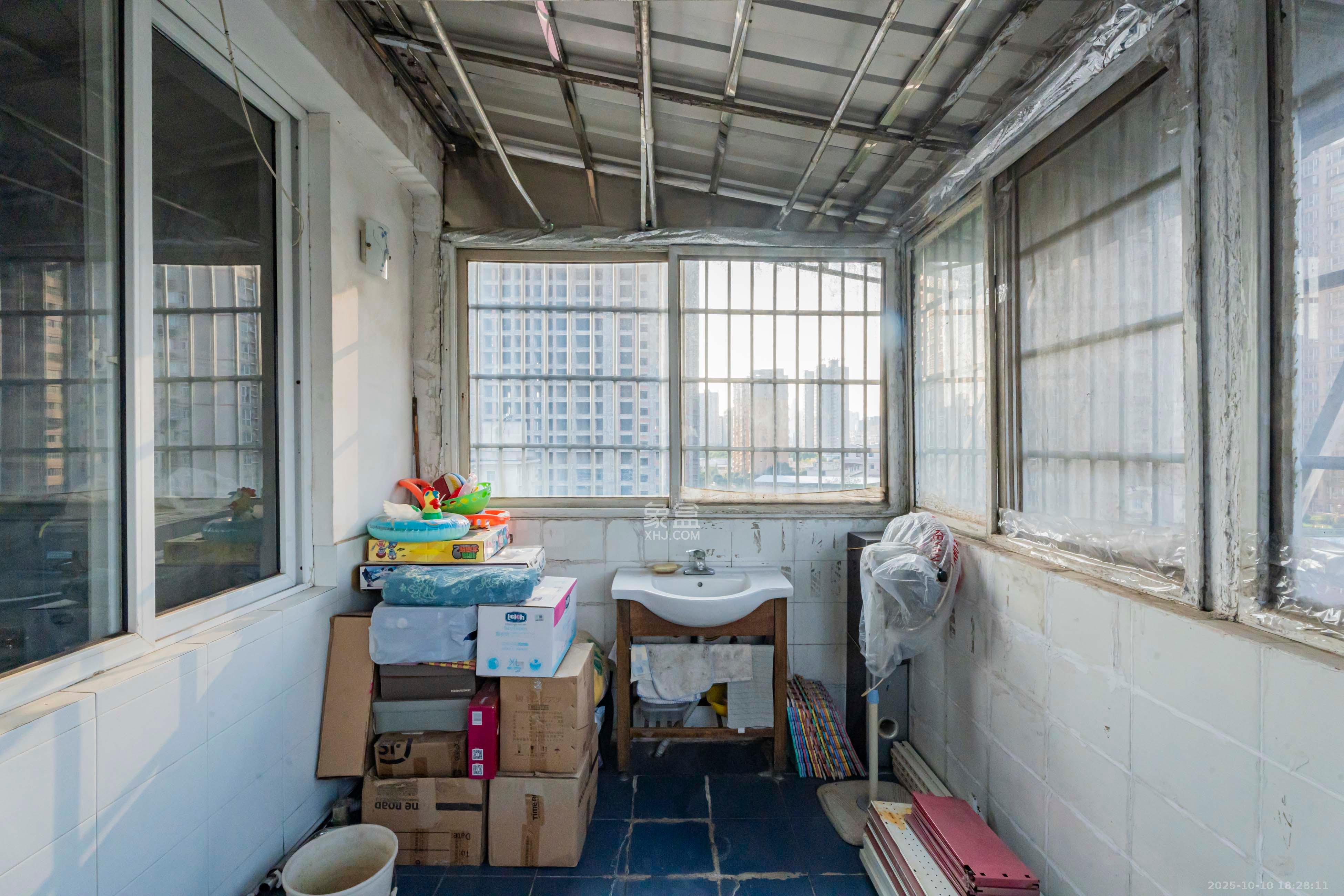 金帆小区  4室2厅2卫    79.0万 金帆小区  4室2厅2卫    79.0万阳台