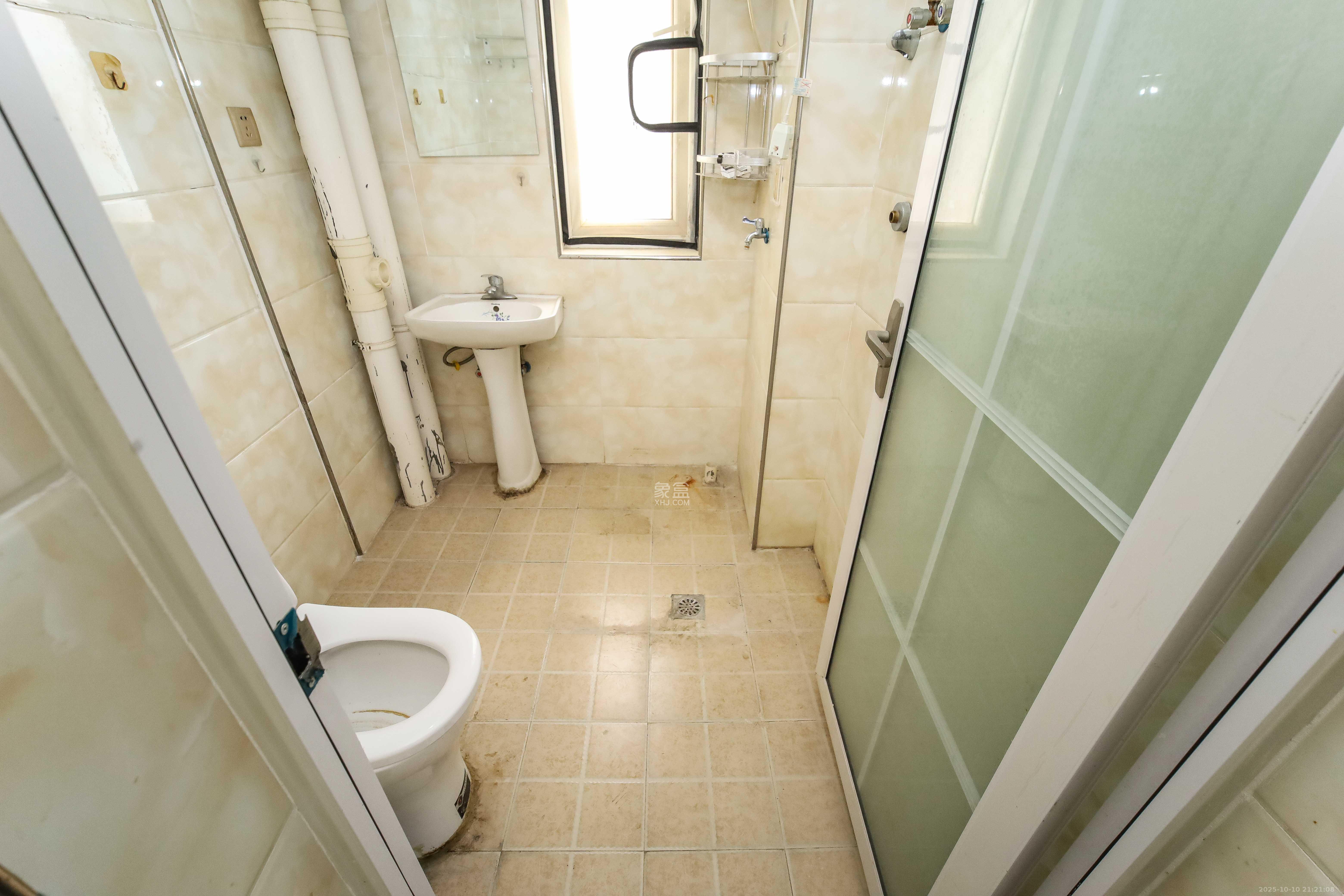 金地格林公馆  3室2厅1卫    78.0万卫生间