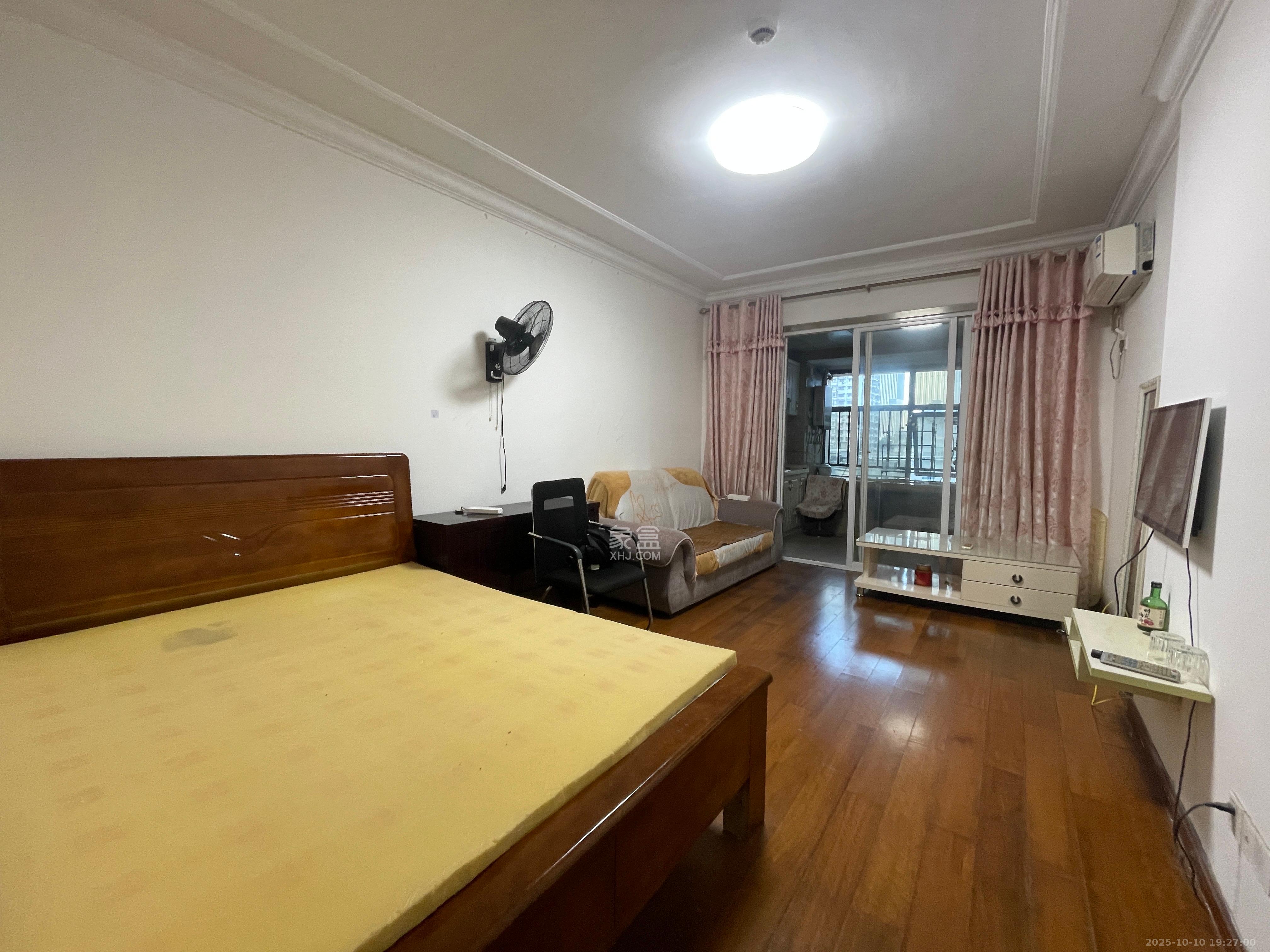 蓝湾国际广场  1室0厅1卫    1500.0元/月