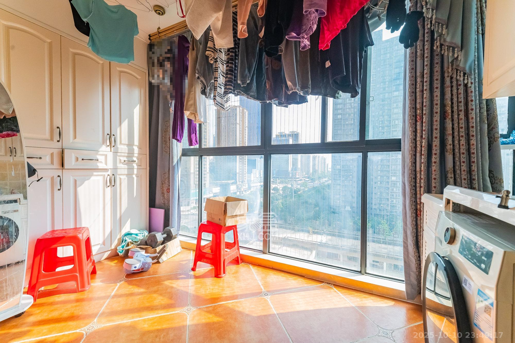 恒基凯旋门三期  3室2厅1卫    94.8万阳台