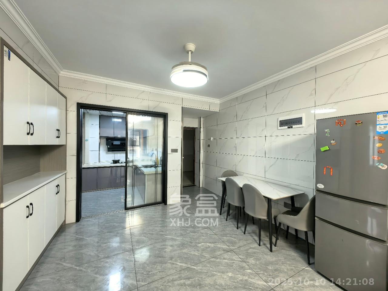 和润园三期  2室2厅1卫    2400.0元/月室内图