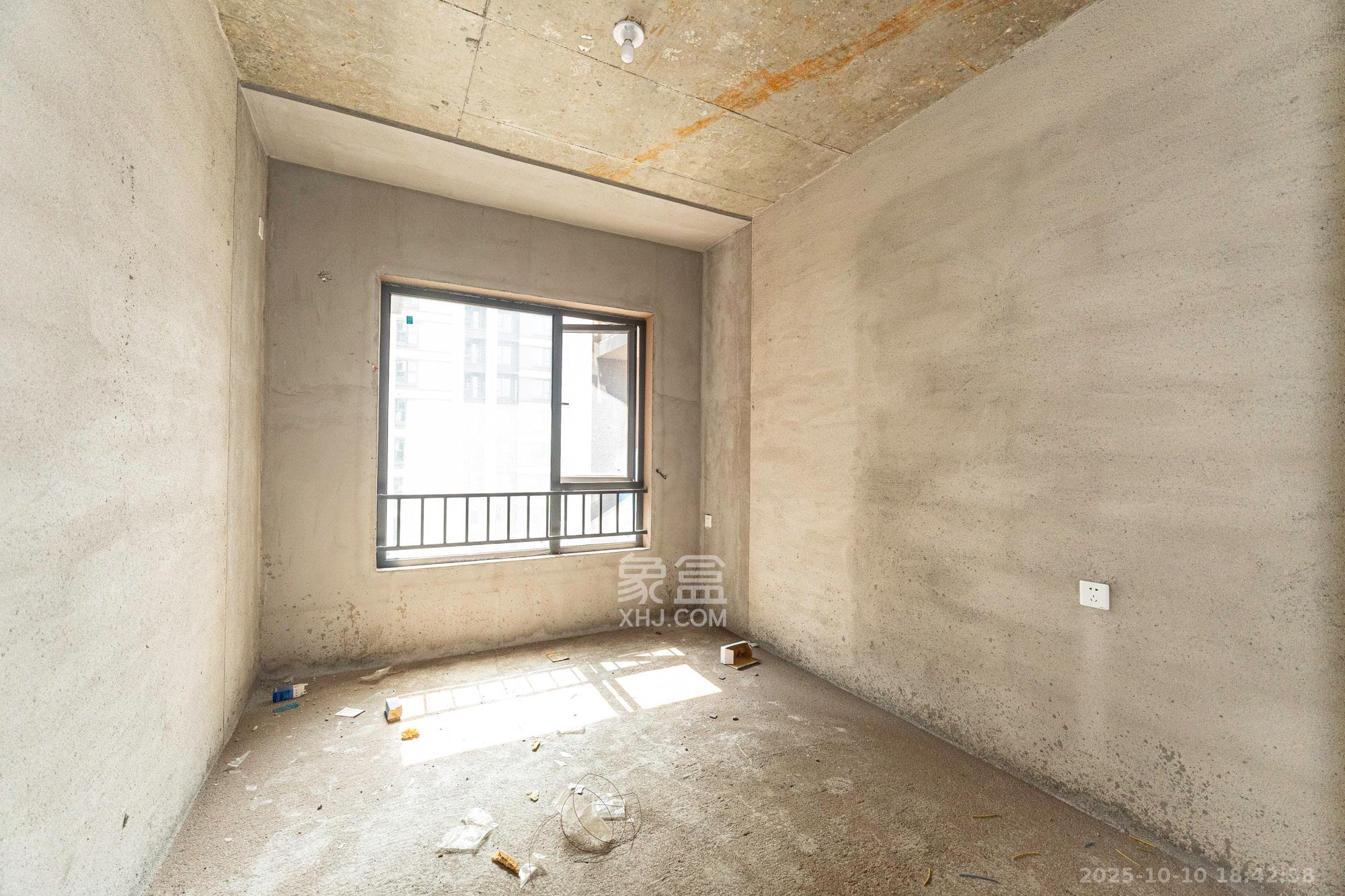 荣盛城  4室2厅2卫    88.0万卧室