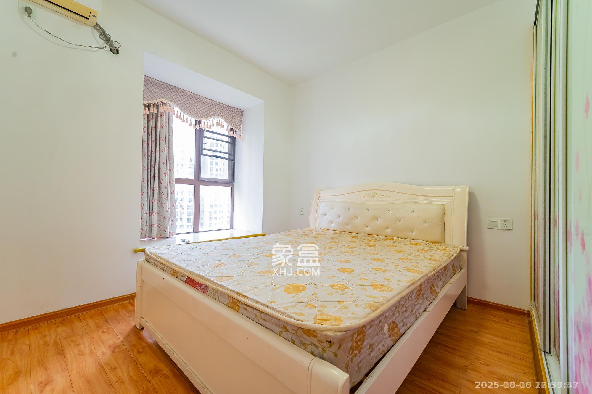 水岸世景  1室1厅1卫    1900.0元/月室内图