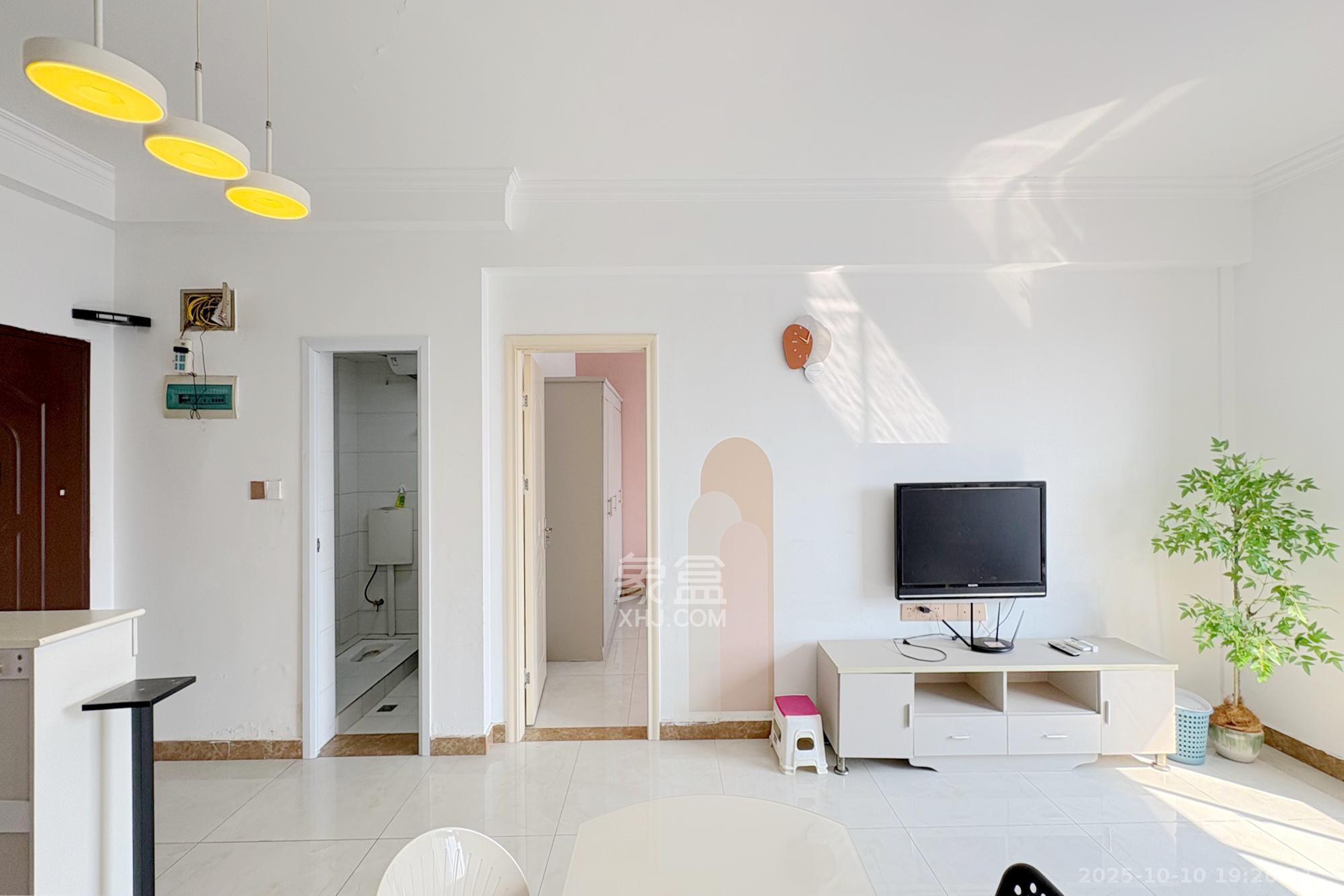 芙蓉同发  1室1厅1卫    52.0万客厅