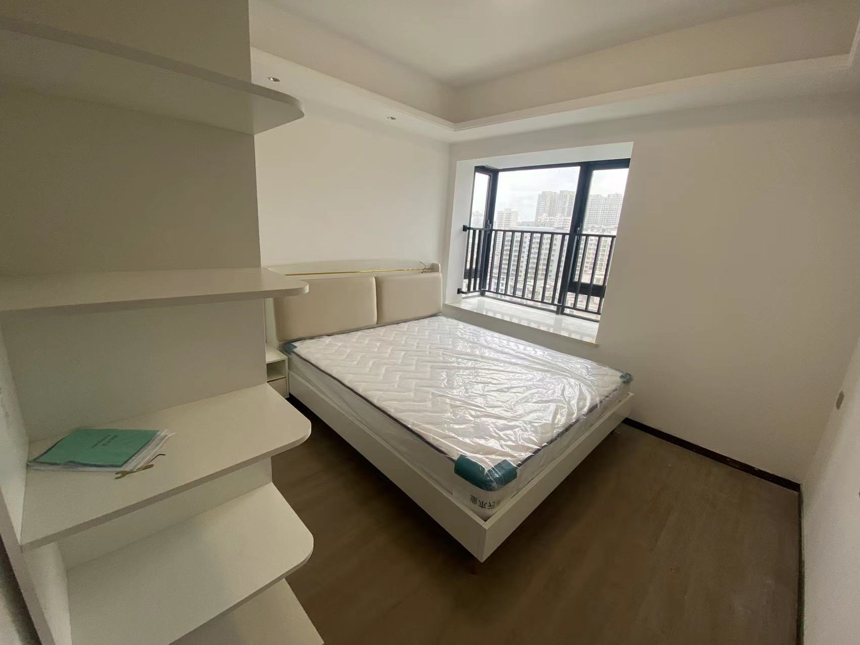 招商雍华府  3室2厅2卫    5000.0元/月 招商雍华府  3室2厅2卫    5000.0元/月室内图