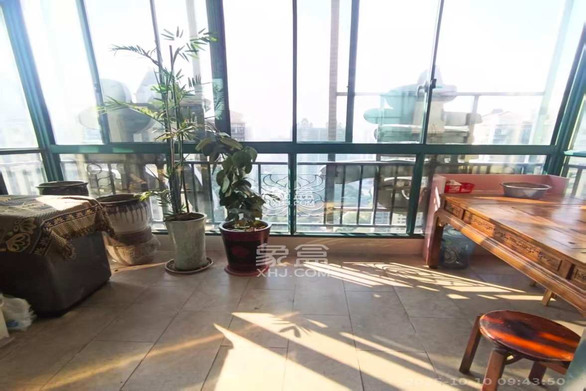 恒大雅苑 3室2厅2卫 2300.0元/月 恒大雅苑 3室2厅2卫 2300.0元/月室内图