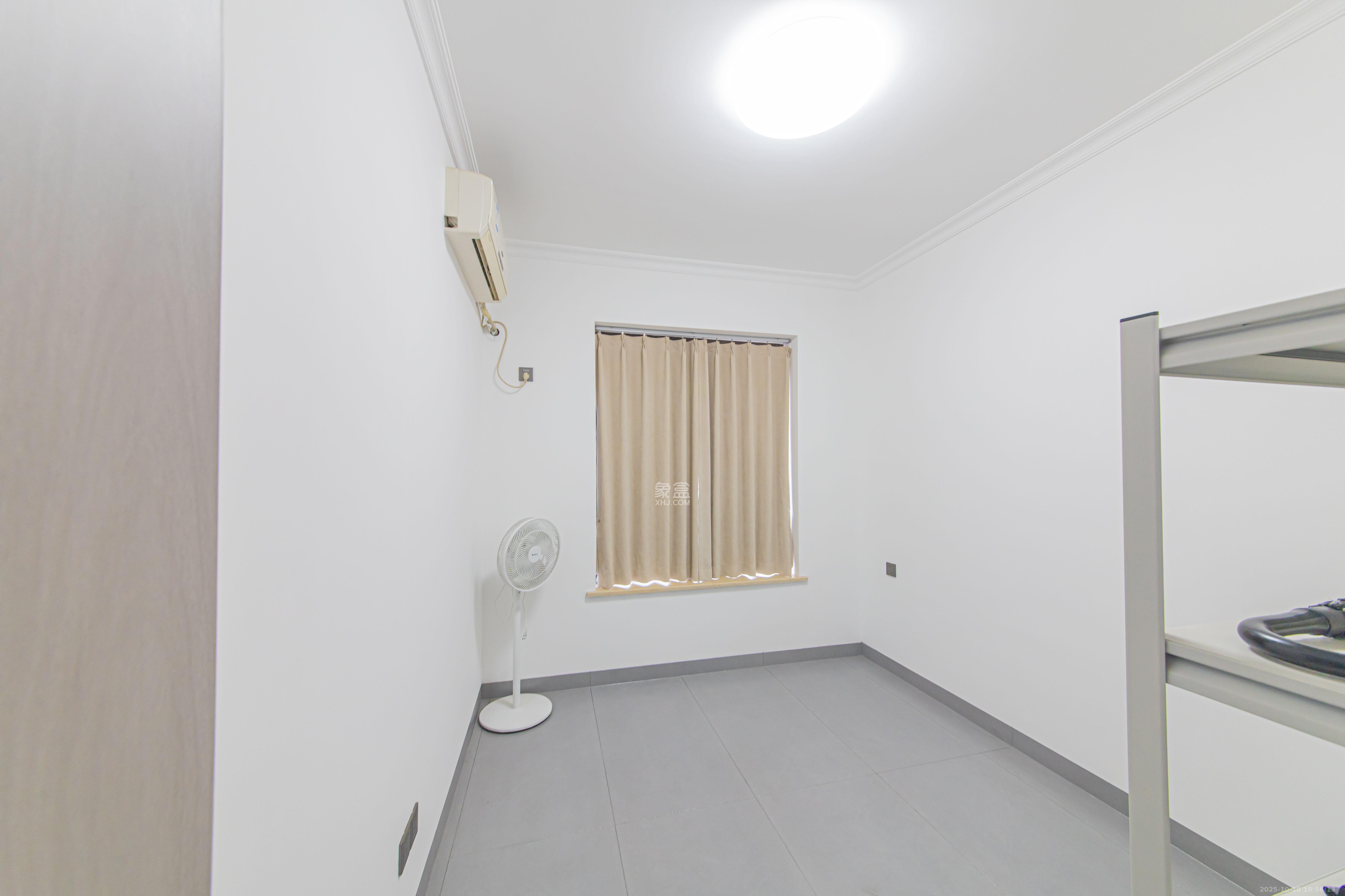 绿地公馆（绿地名邸）  3室2厅2卫    118.0万卧室