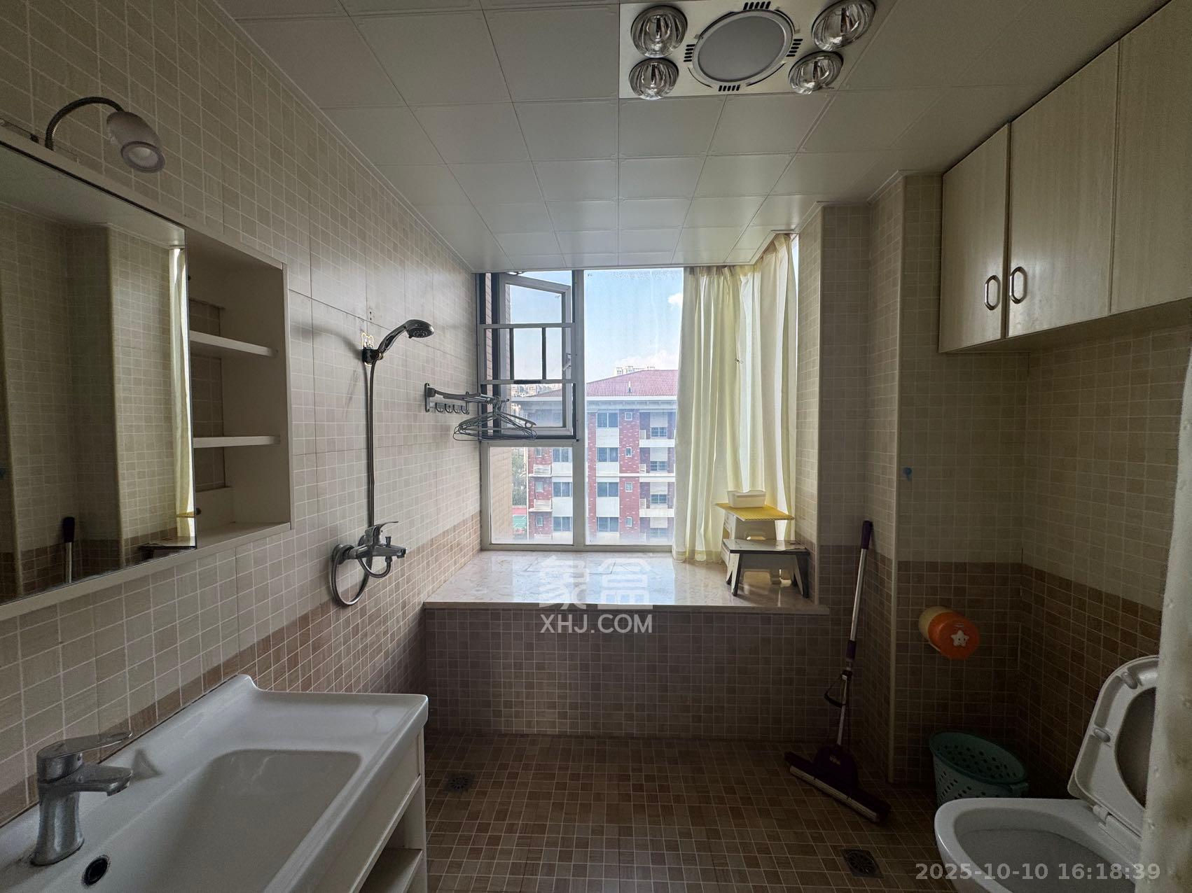 金鼎公园尚  3室2厅2卫    2200.0元/月室内图