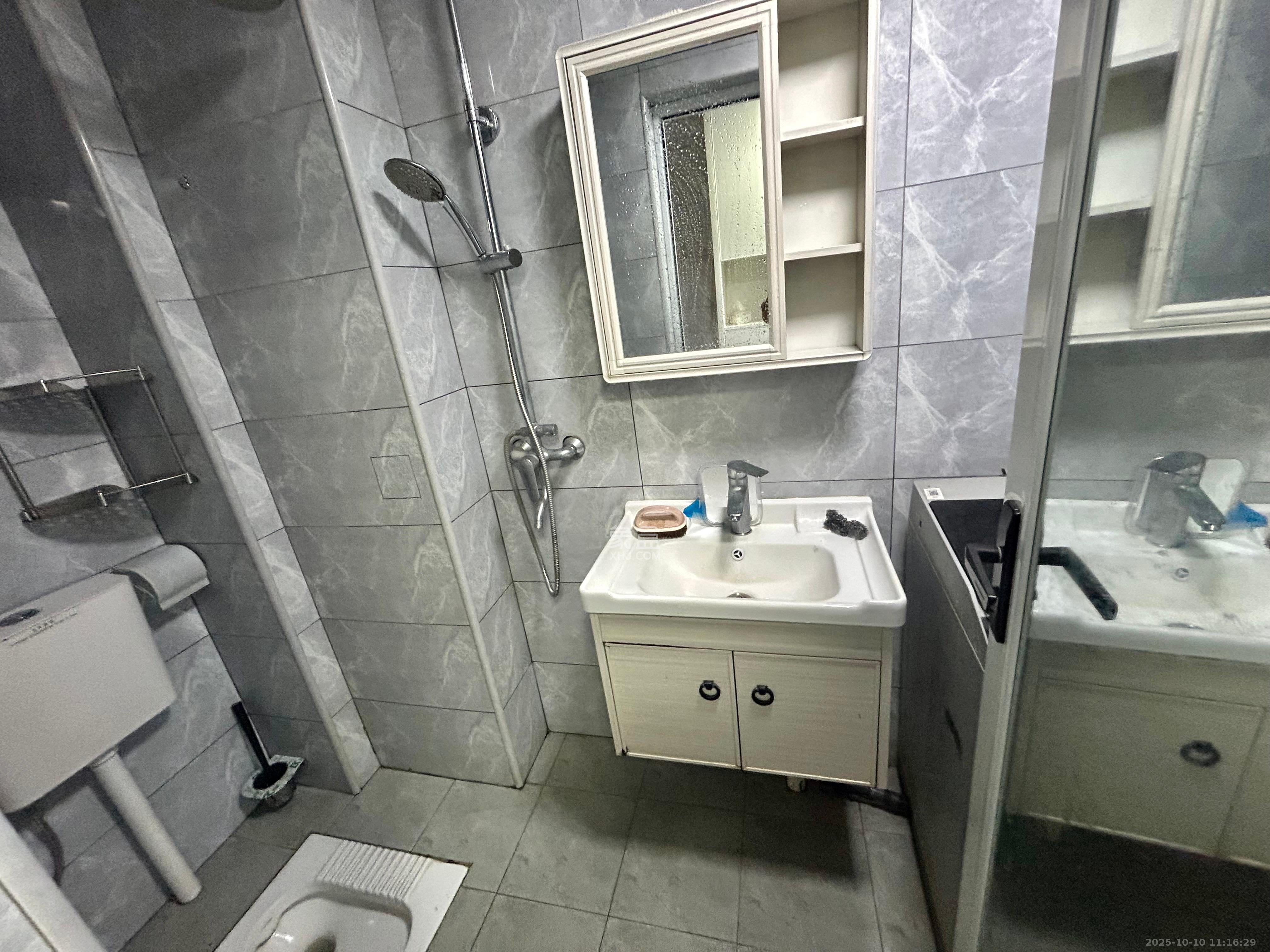 保利麓谷林语I区  1室1厅1卫    1300.0元/月室内图