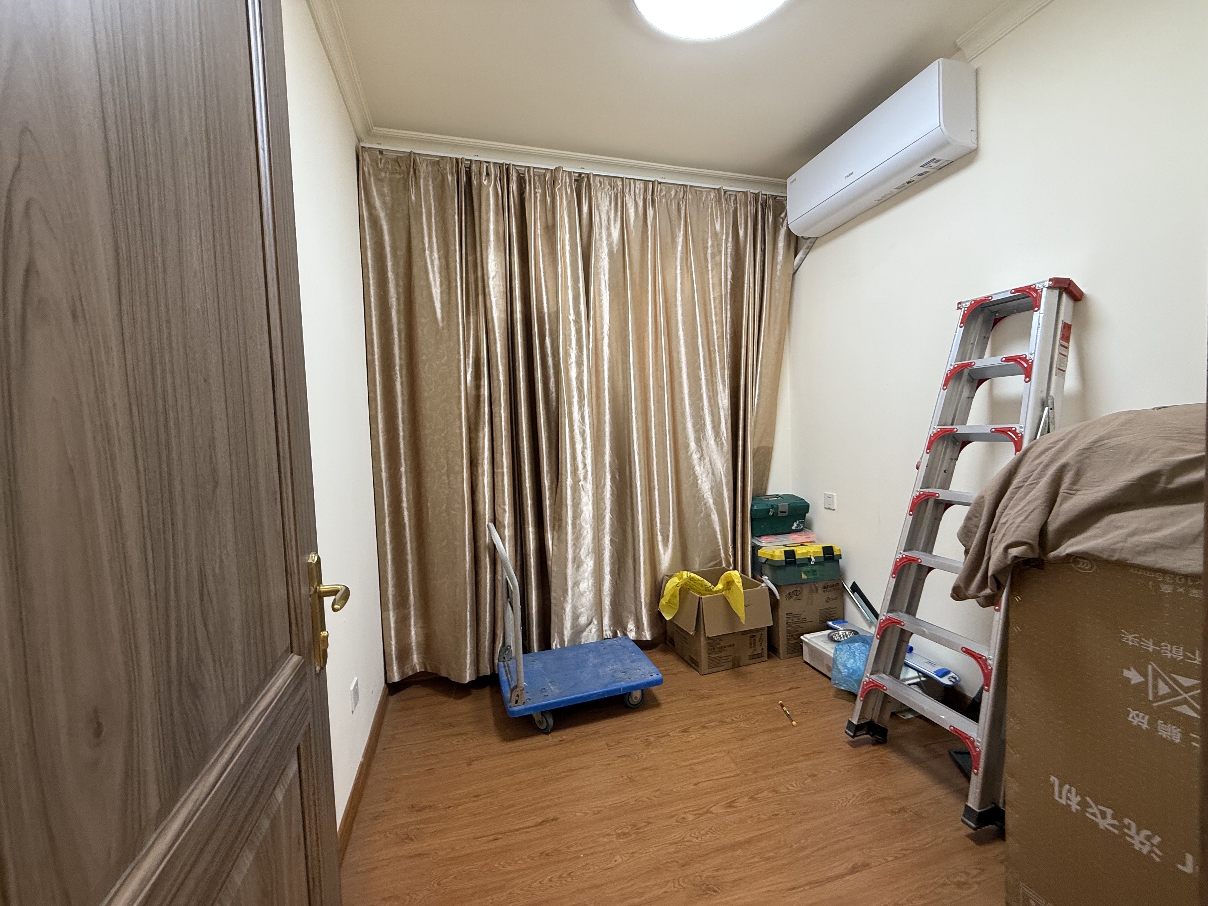 碧桂园豪园 4室2厅2卫 1800.0元/月 碧桂园豪园 4室2厅2卫 1800.0元/月室内图