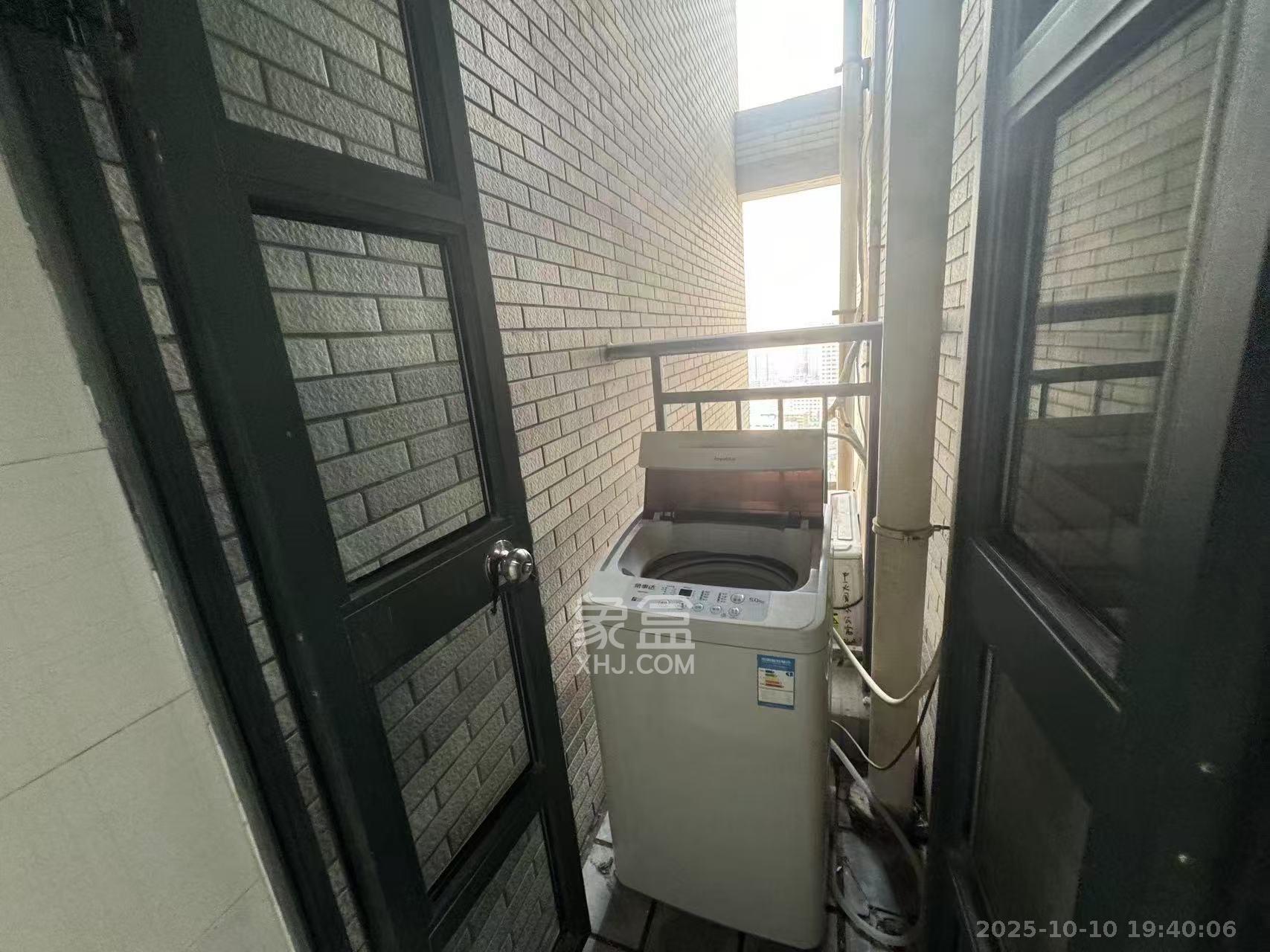 中天广场  1室1厅1卫    2000.0元/月室内图