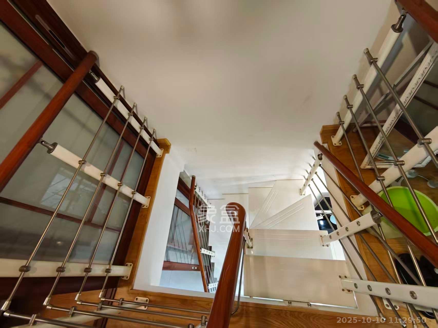 金色loft(鑫秋大厦) 1室0厅0卫 2000.0元/月 金色loft(鑫秋大厦) 1室0厅0卫 2000.0元/月室内图