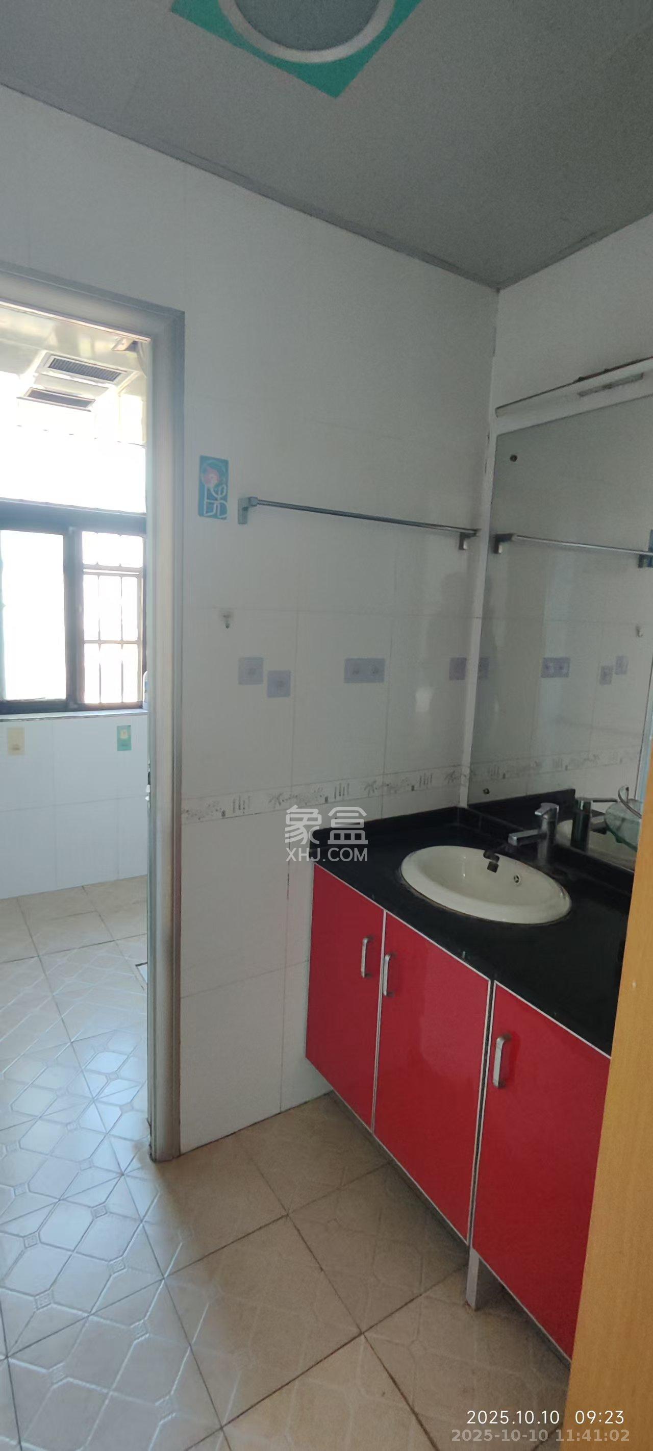 英郡年华 3室2厅2卫 2200.0元/月 英郡年华 3室2厅2卫 2200.0元/月小区图