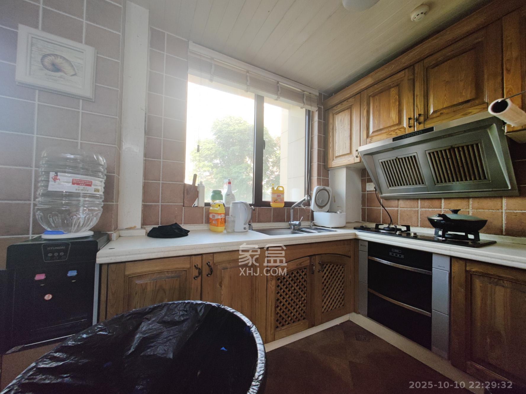 欧莱雅郡 4室2厅2卫 158.8万 欧莱雅郡 4室2厅2卫 158.8万厨房