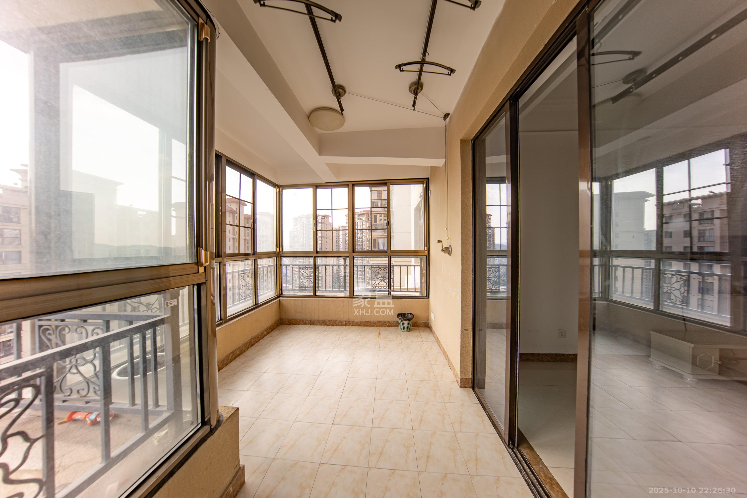 江山帝景哈佛  2室2厅1卫    72.0万 江山帝景哈佛  2室2厅1卫    72.0万阳台