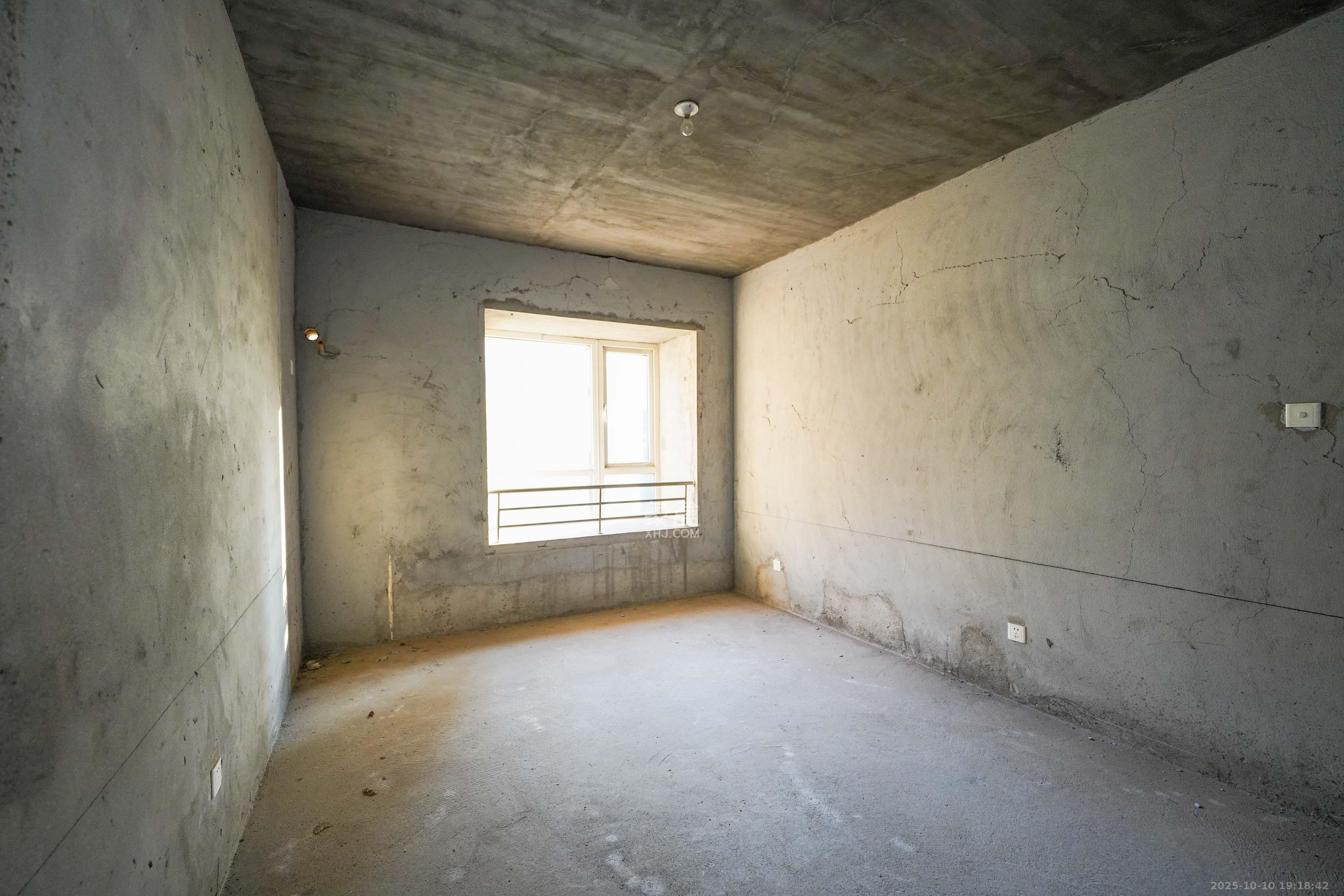 嘉华城（一期）  4室2厅2卫    150.0万卧室