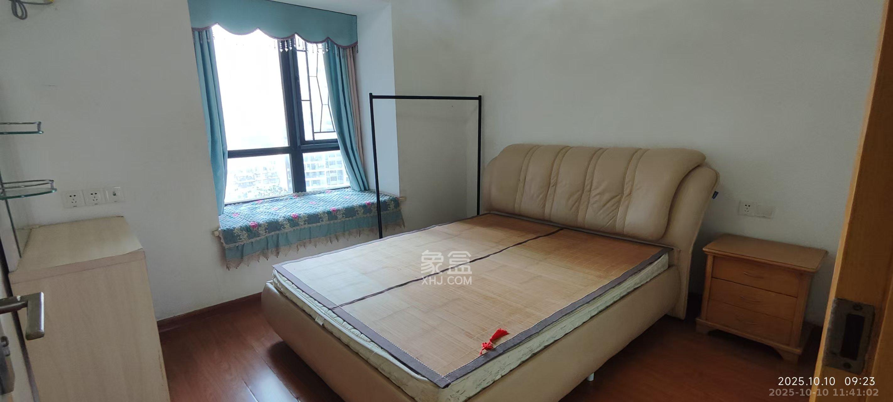 英郡年华  3室2厅2卫    2200.0元/月小区图