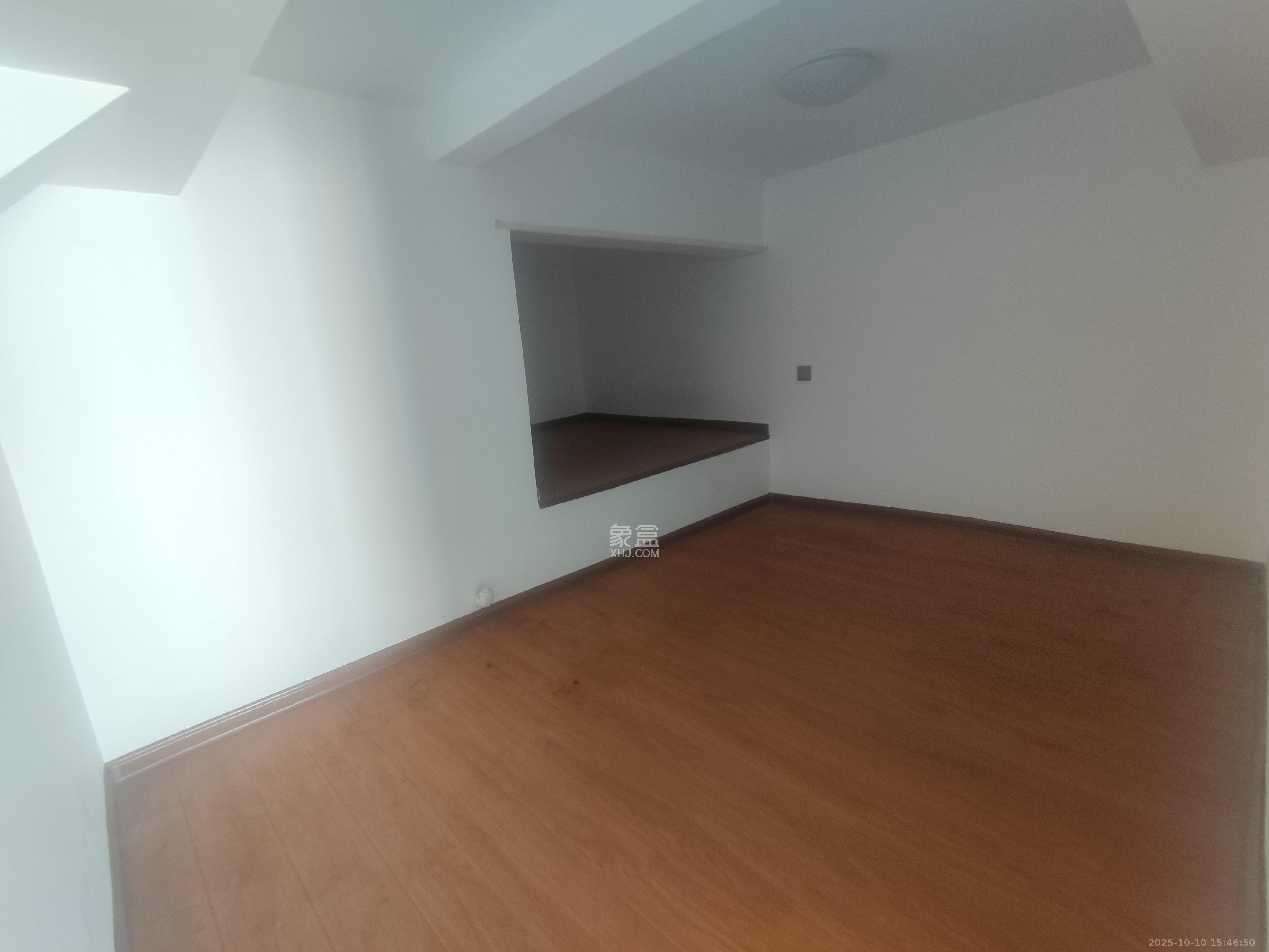 洋湖时代  1室1厅1卫    1300.0元/月室内图