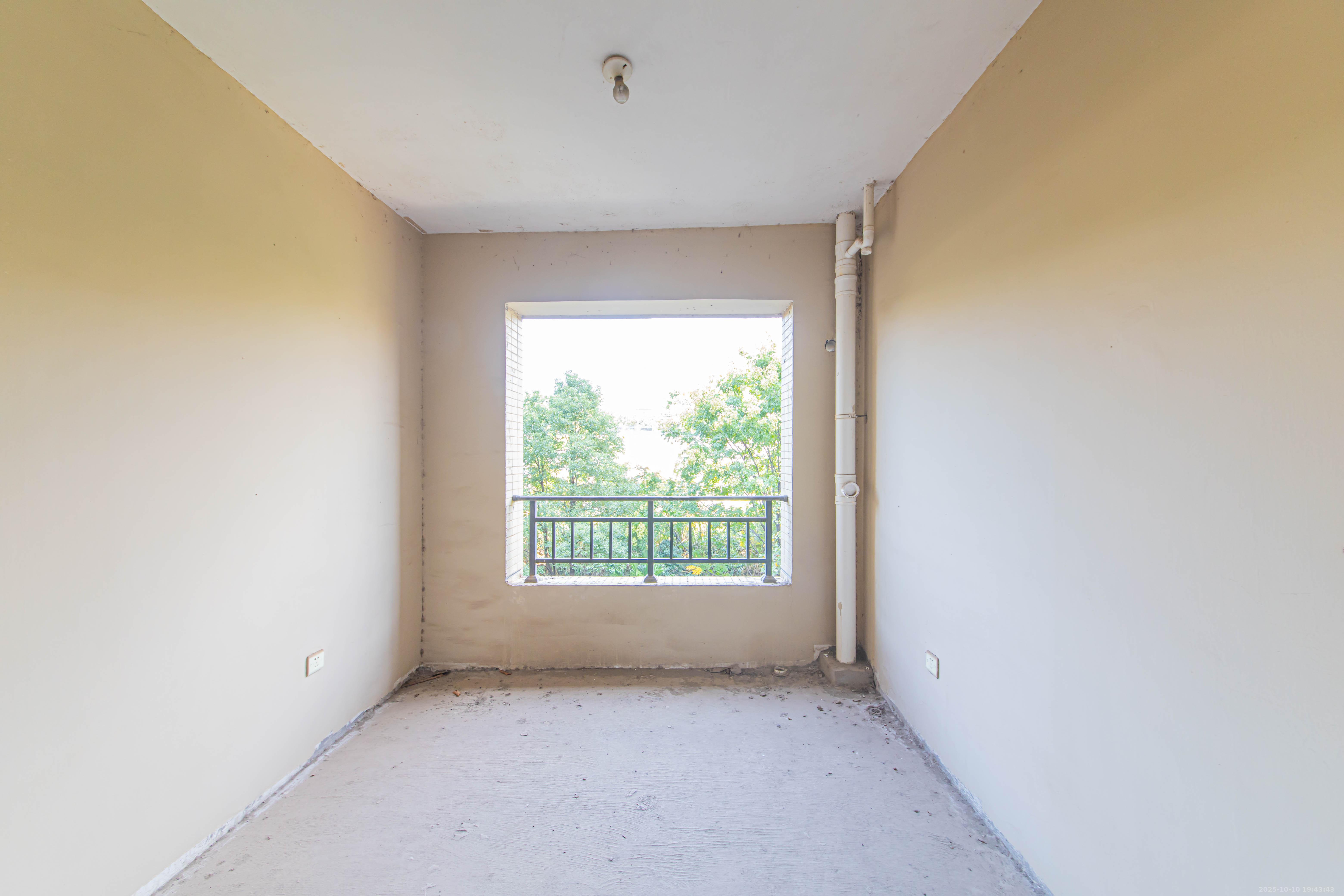 保利花园  3室2厅2卫    95.0万卧室