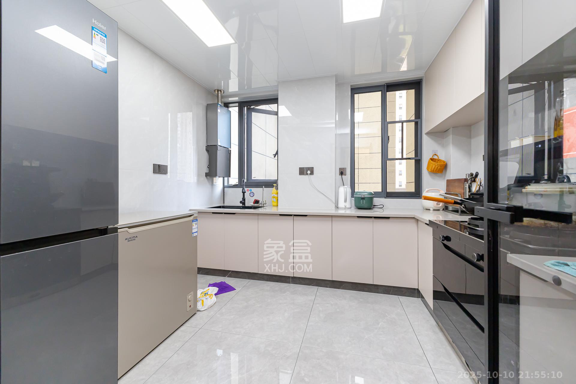 明发阅江悦府  3室2厅2卫    115.0万 明发阅江悦府  3室2厅2卫    115.0万厨房