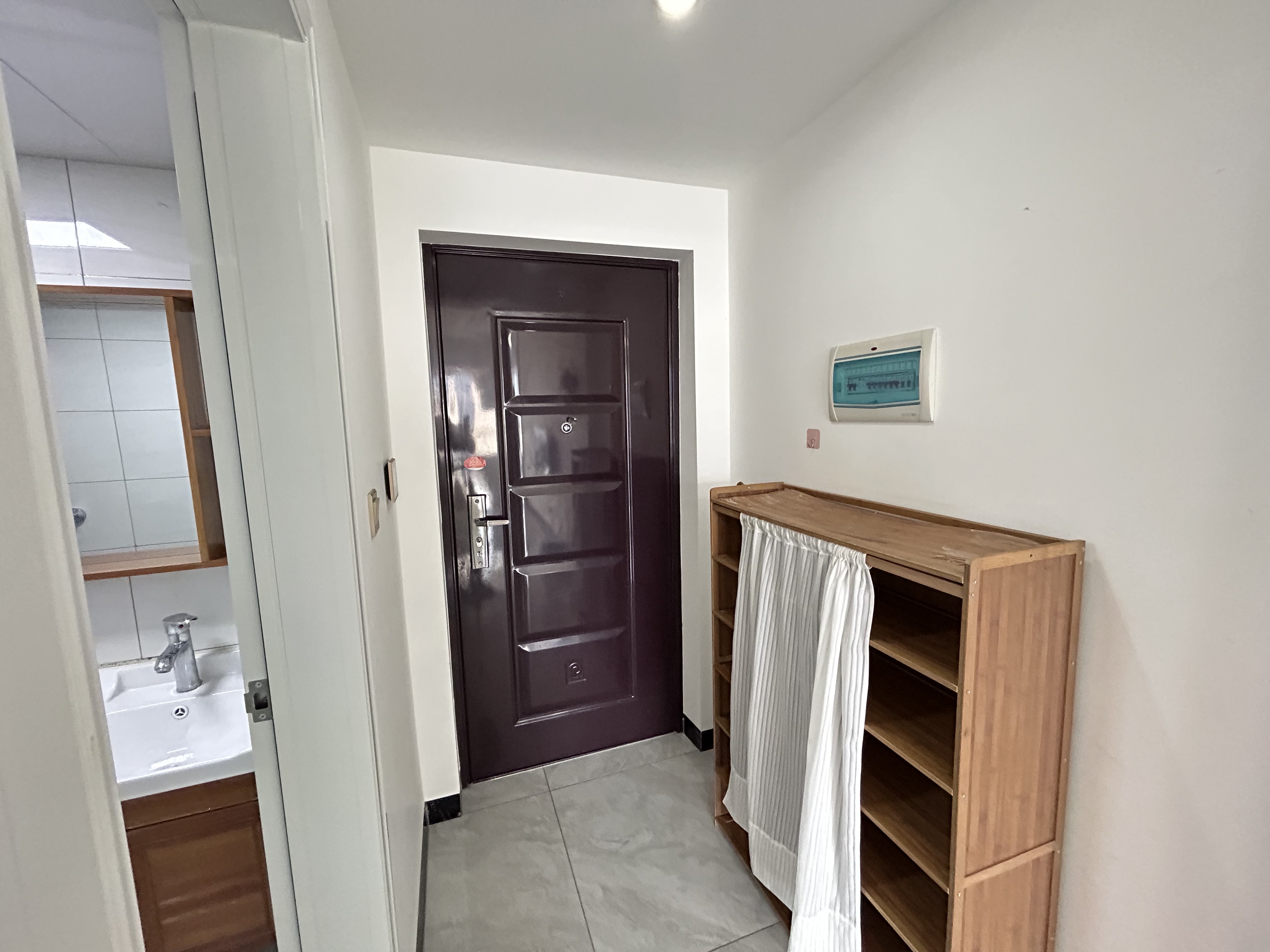 天门中央广场  1室1厅1卫    1200.0元/月室内图