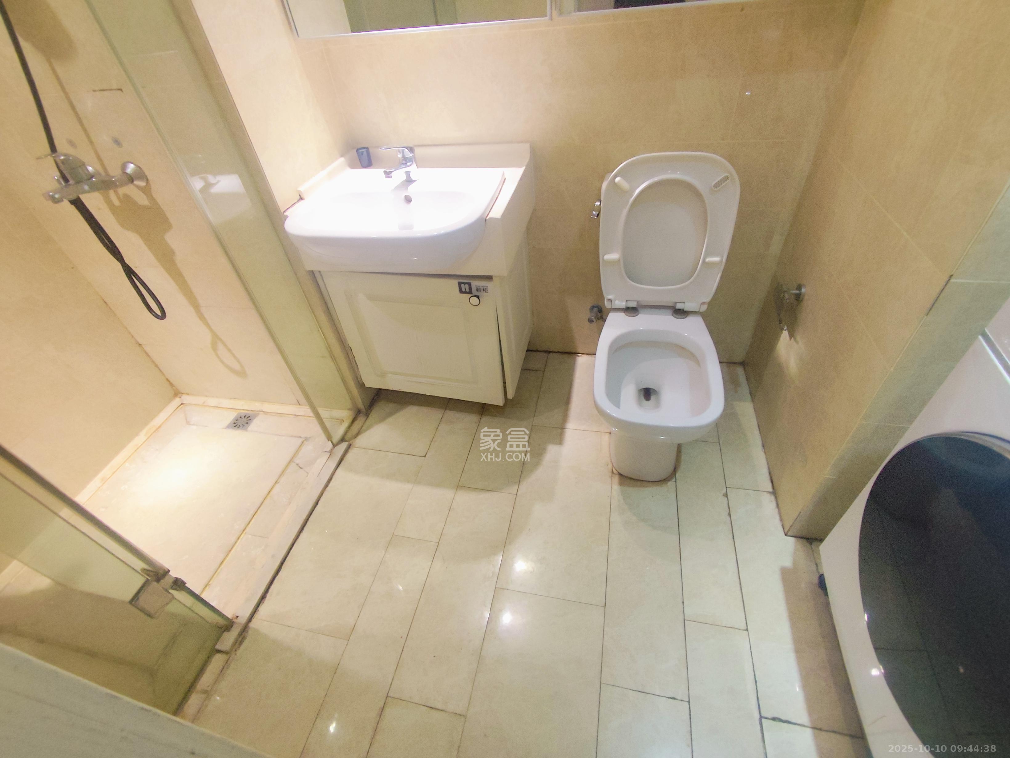 泊富公寓(泊富国际广场)  1室1厅1卫    2300.0元/月 泊富公寓(泊富国际广场)  1室1厅1卫    2300.0元/月室内图