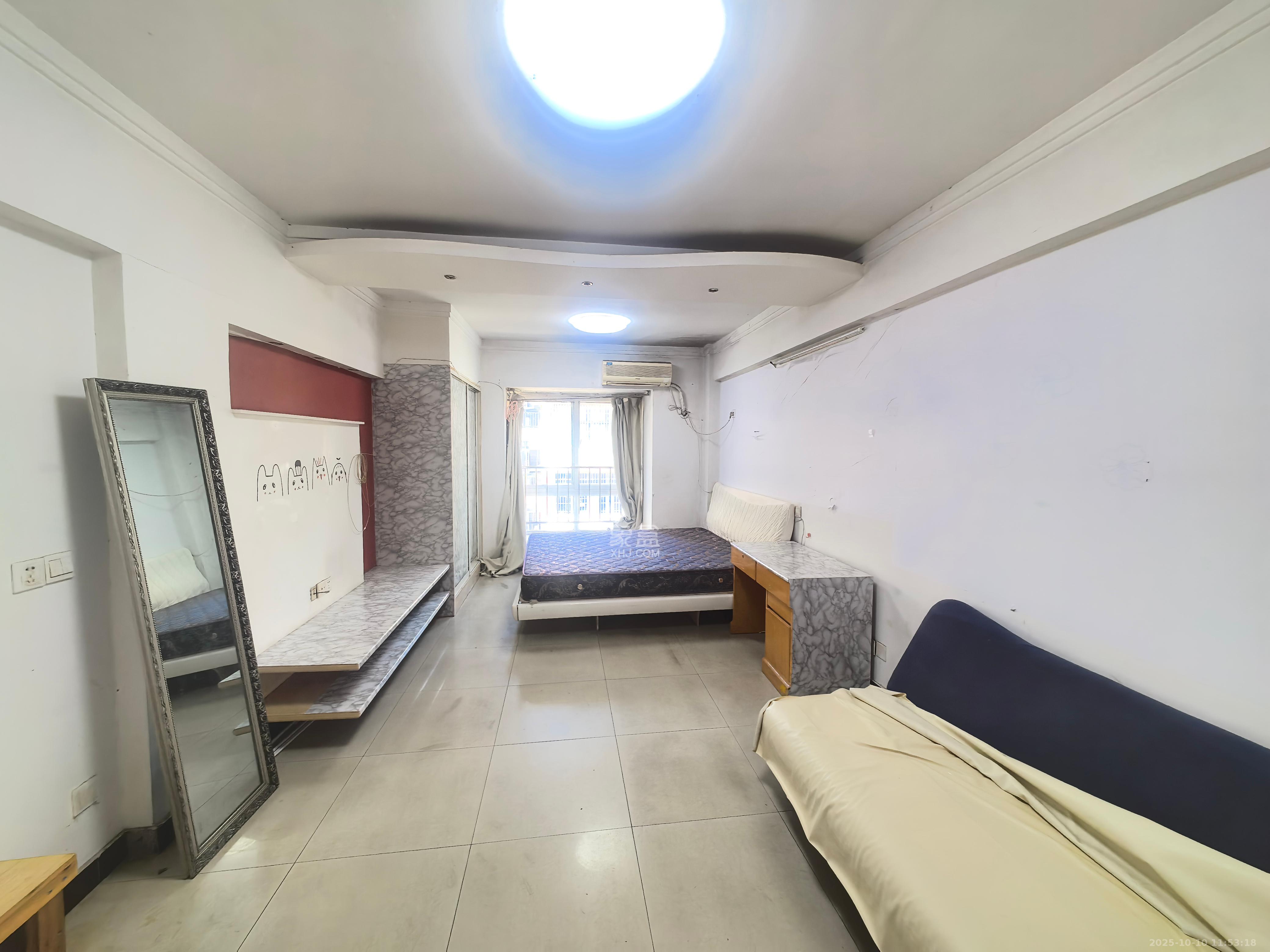 金港湾  1室1厅1卫    1300.0元/月