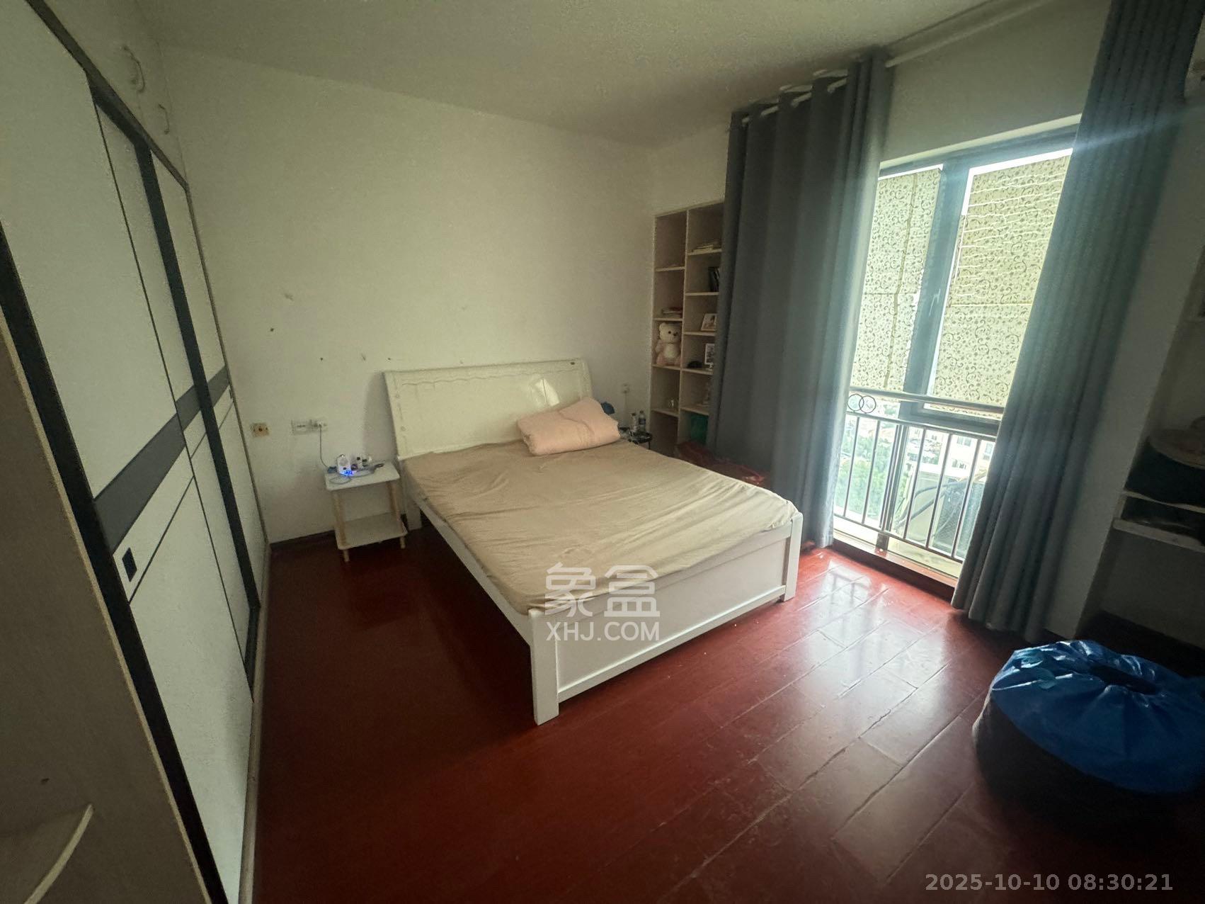 卓越蔚蓝海岸二期  3室2厅2卫    2000.0元/月室内图