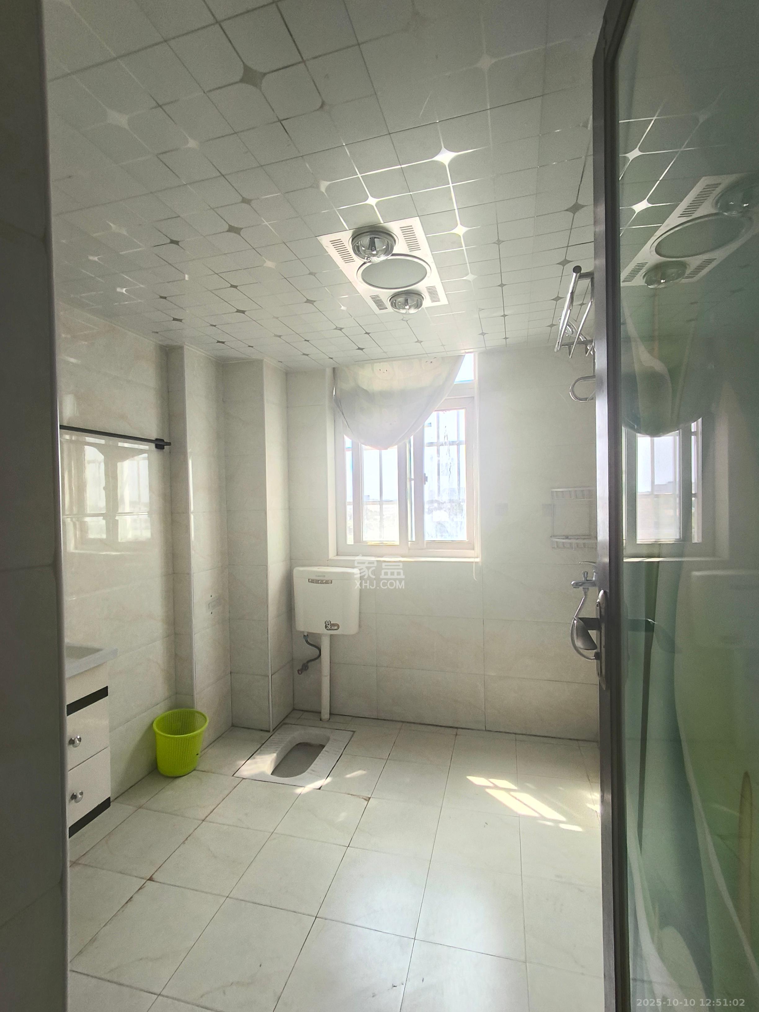 弘欣公寓  2室1厅1卫    1800.0元/月 弘欣公寓  2室1厅1卫    1800.0元/月室内图