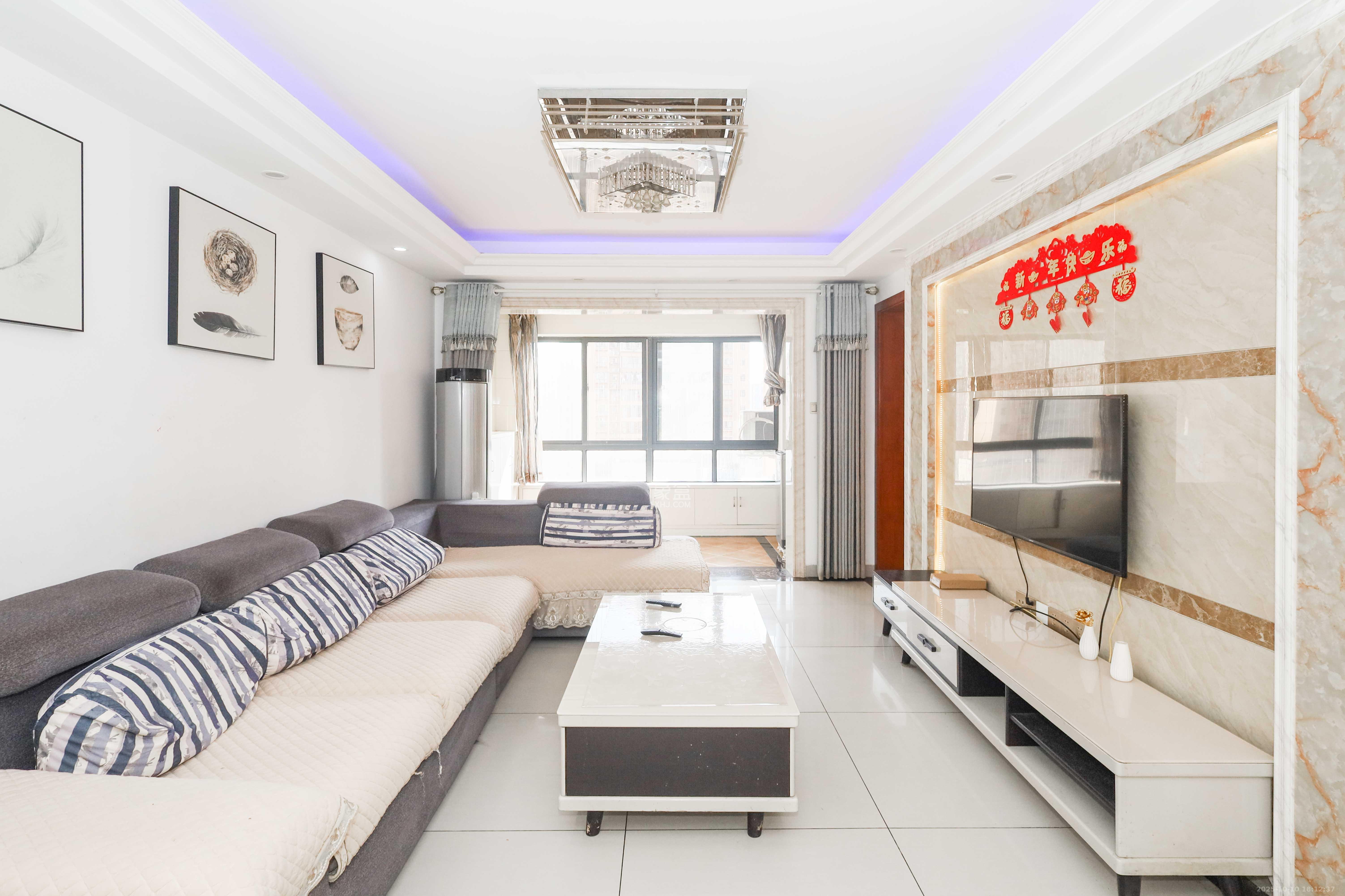 好莱城(弘德西街) 3室2厅1卫 85.0万 好莱城(弘德西街) 3室2厅1卫 85.0万客厅