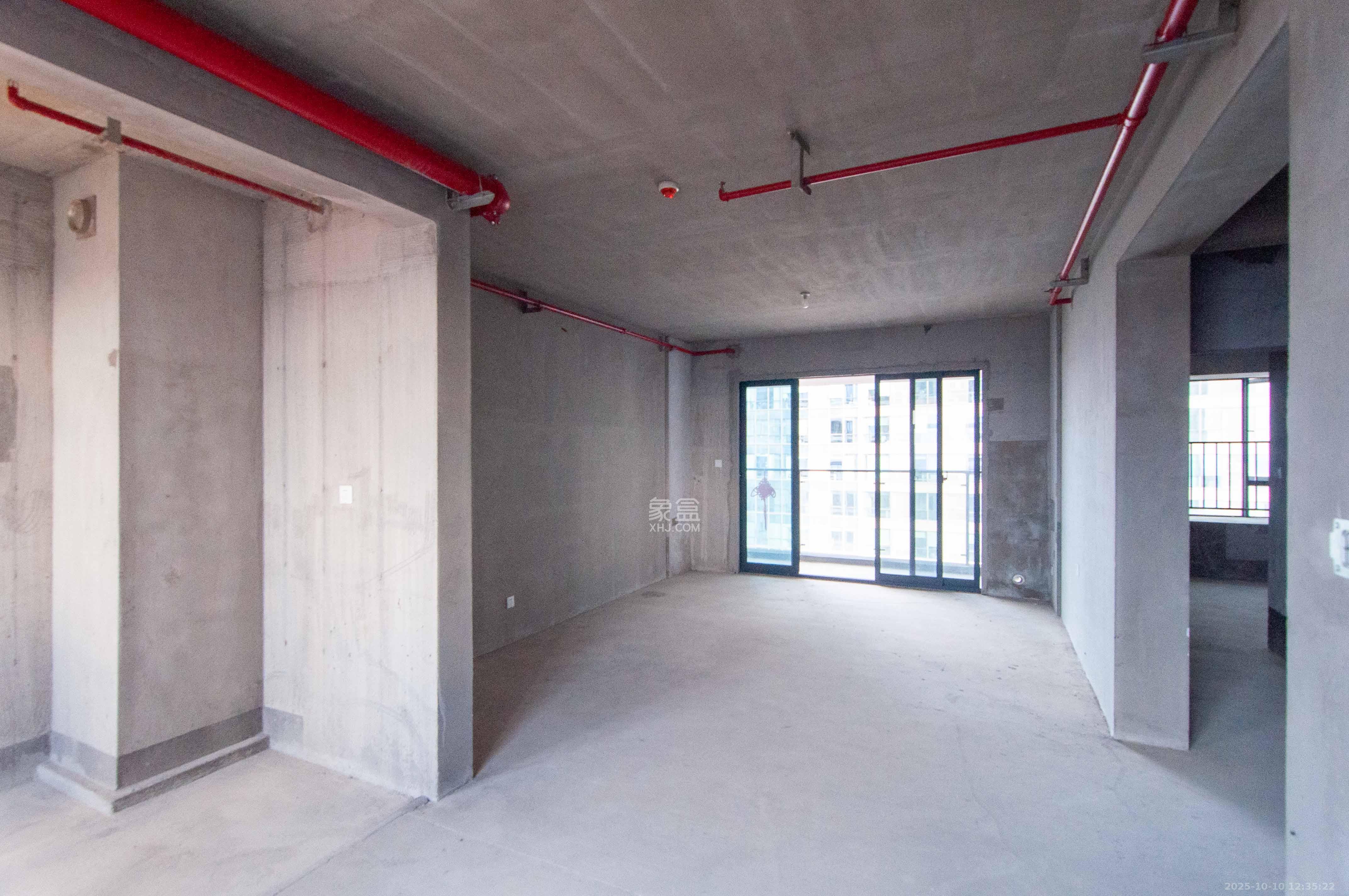 中建梅溪湖中心 4室2厅3卫 183.0万 中建梅溪湖中心 4室2厅3卫 183.0万客厅