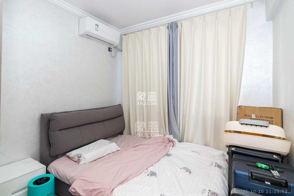 绿地香树花城 3室2厅2卫 79.9万 绿地香树花城 3室2厅2卫 79.9万卧室