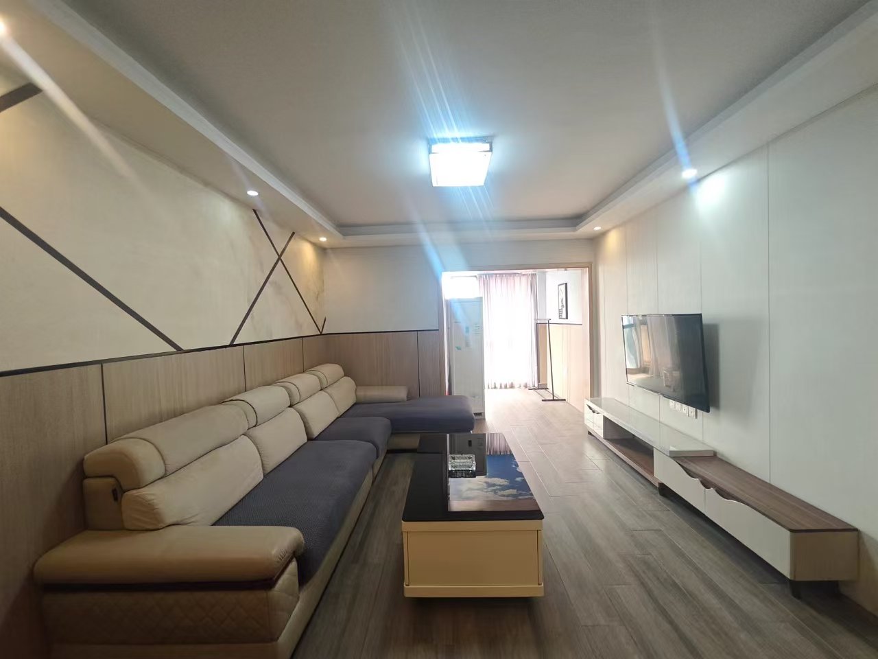 M国际  2室2厅1卫    1600.0元/月室内图