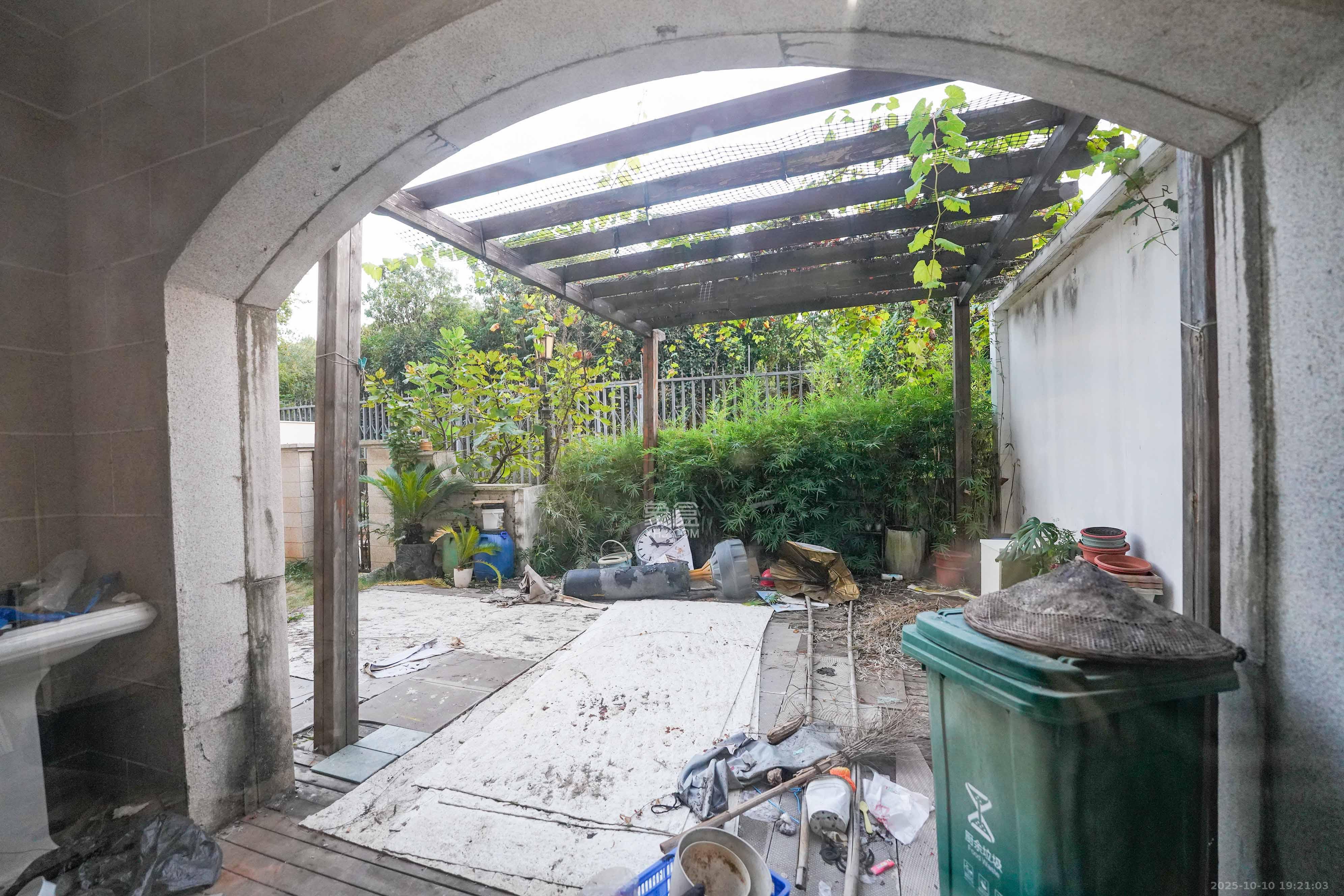 五矿万境蓝山  6室2厅4卫    355.0万其他