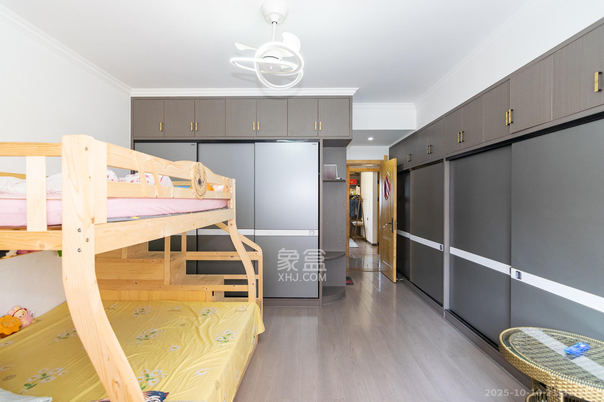 高域自然城 4室2厅2卫 145.0万 高域自然城 4室2厅2卫 145.0万卧室