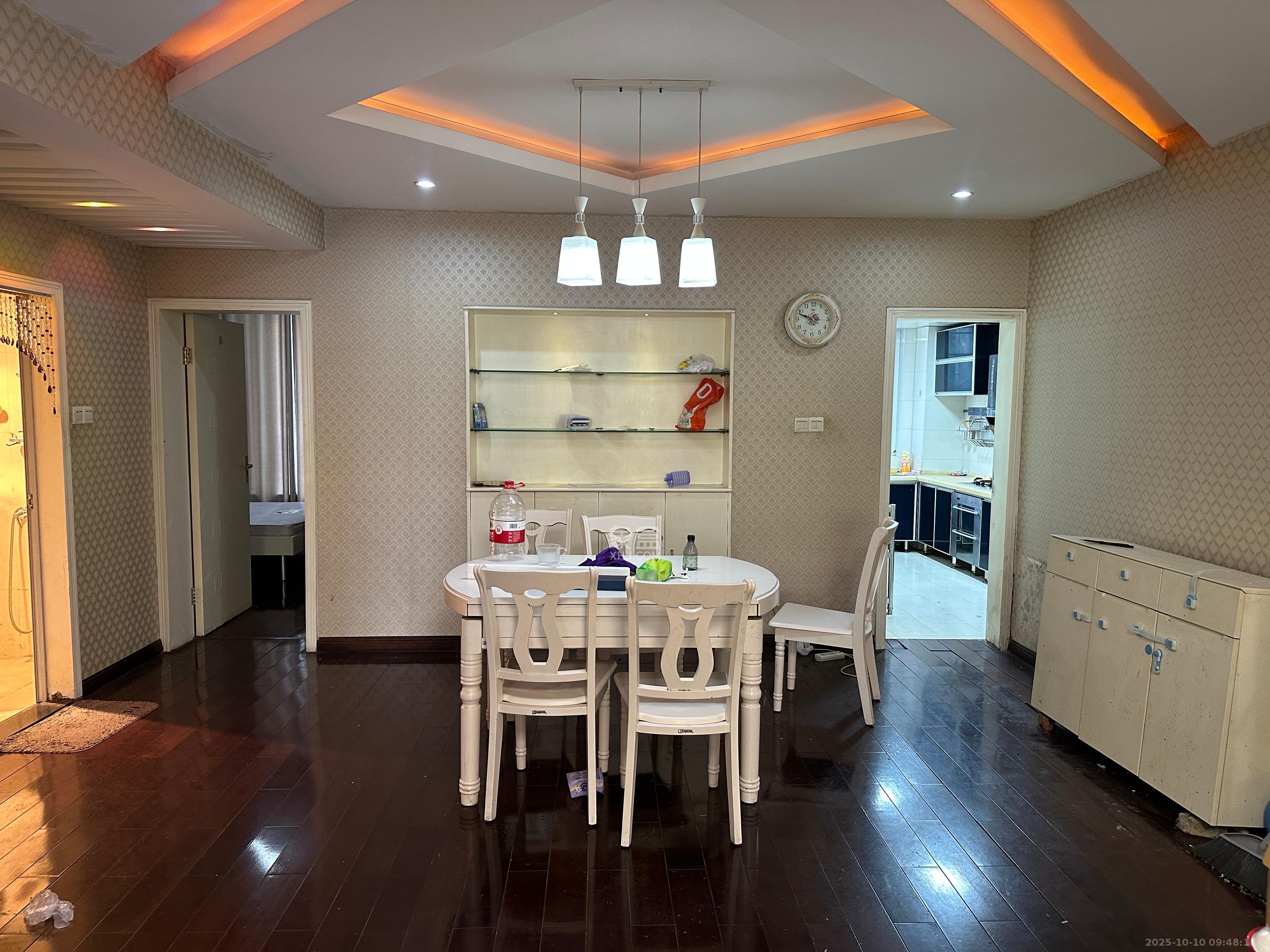 怡人园小区 2室1厅2卫 2500.0元/月 怡人园小区 2室1厅2卫 2500.0元/月室内图