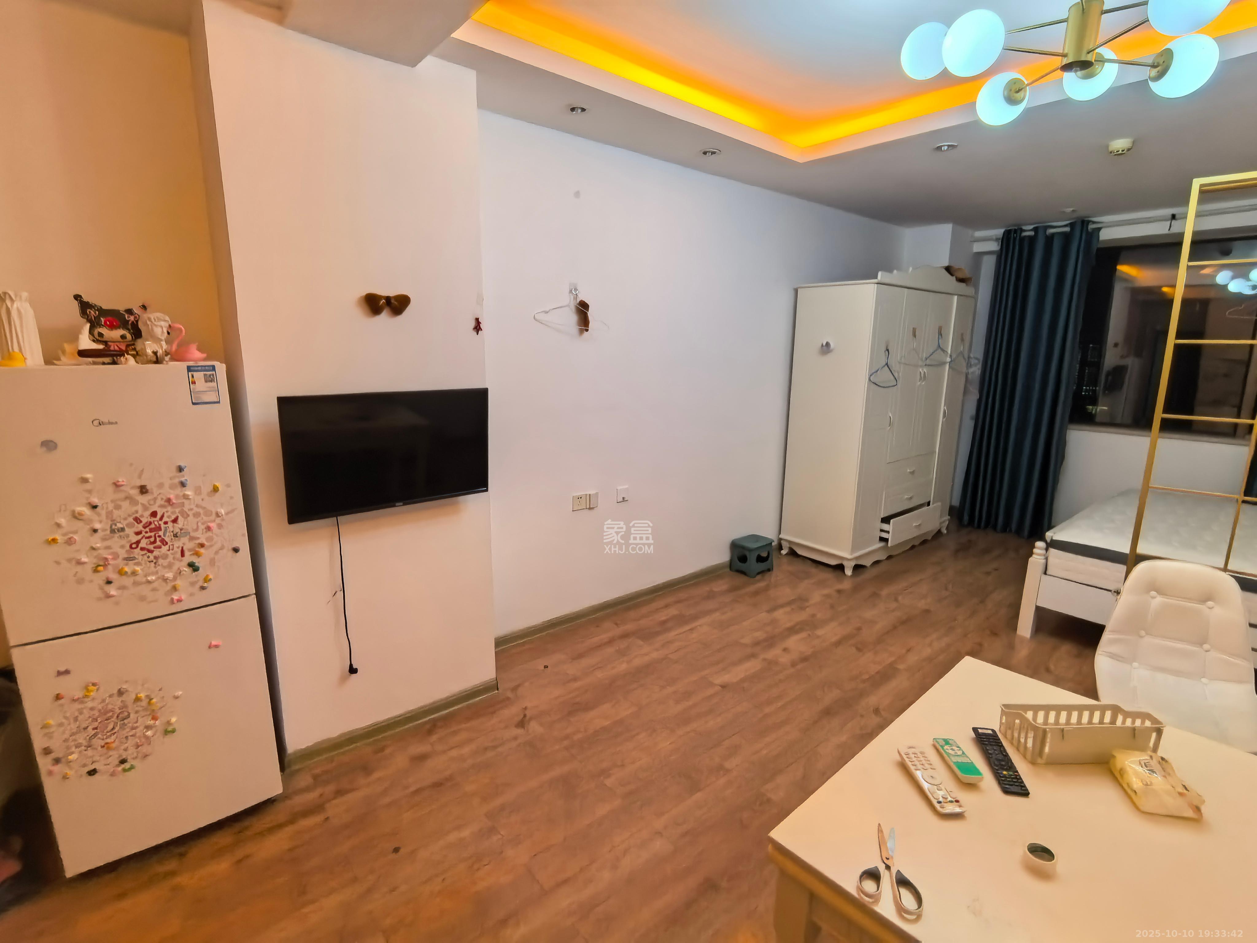 昊天大厦 1室1厅1卫 2000.0元/月 昊天大厦 1室1厅1卫 2000.0元/月室内图