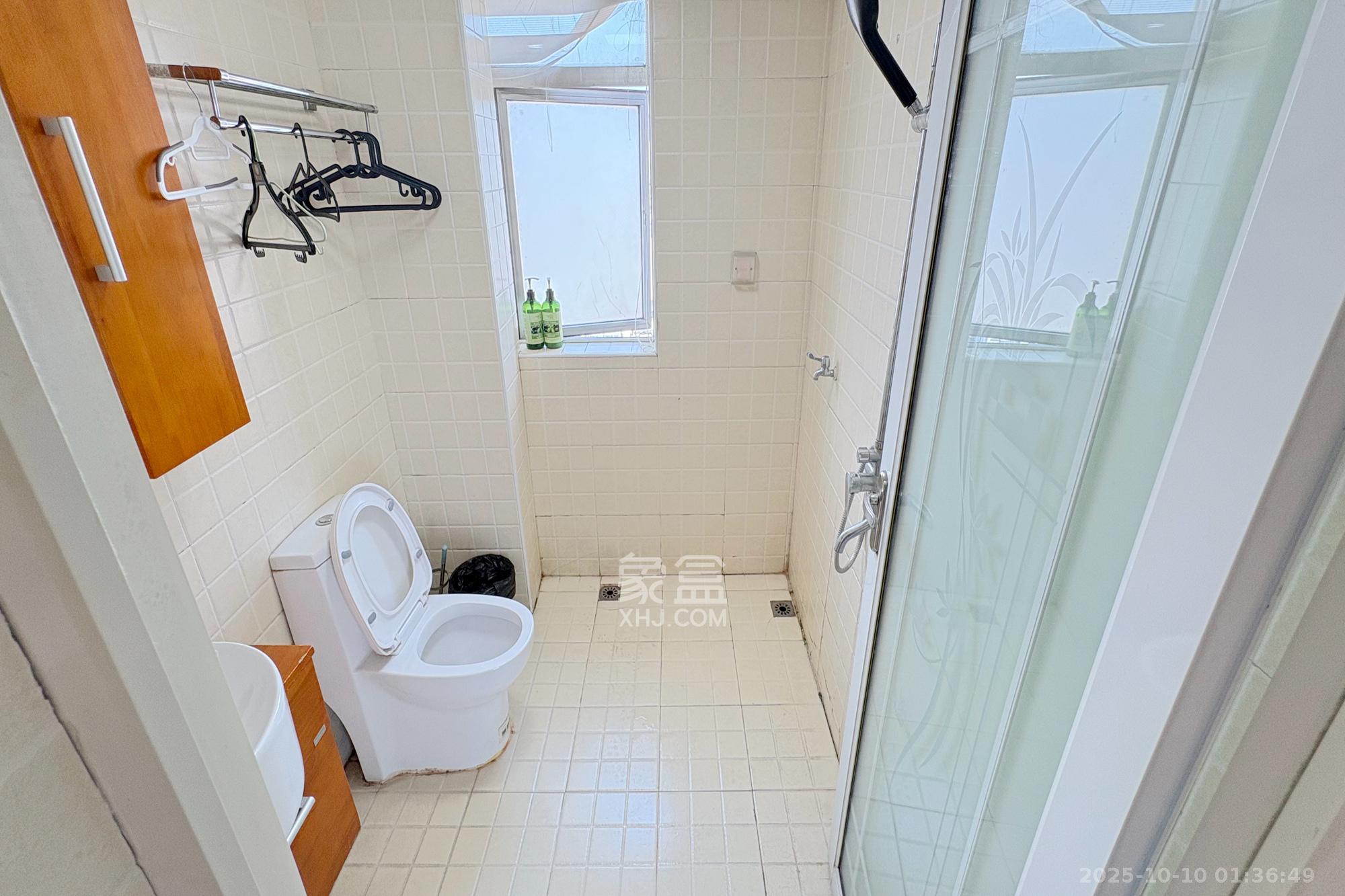 君临国际 1室1厅1卫 38.0万 君临国际 1室1厅1卫 38.0万卫生间