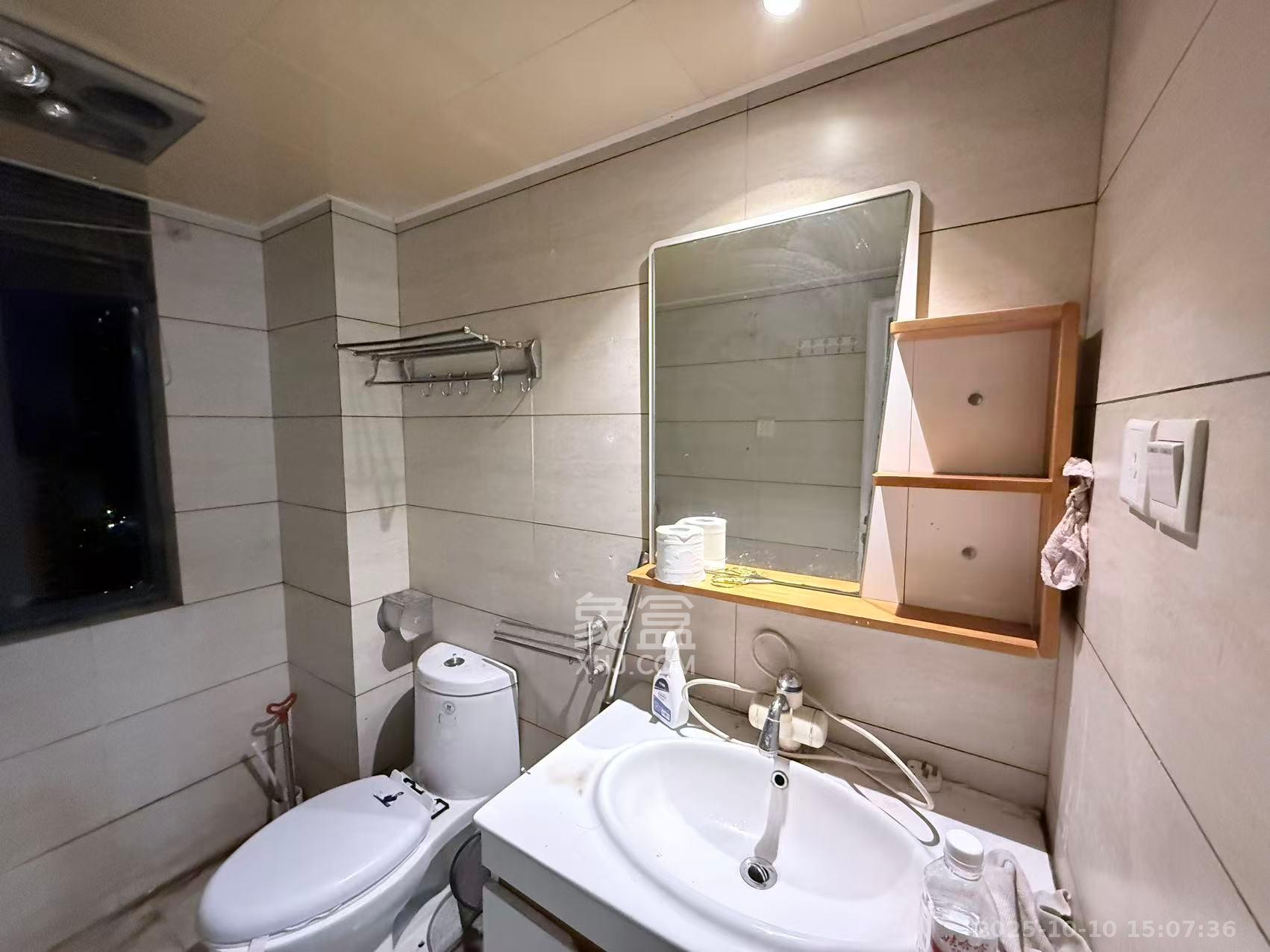 三万英尺  2室1厅1卫    2600.0元/月室内图