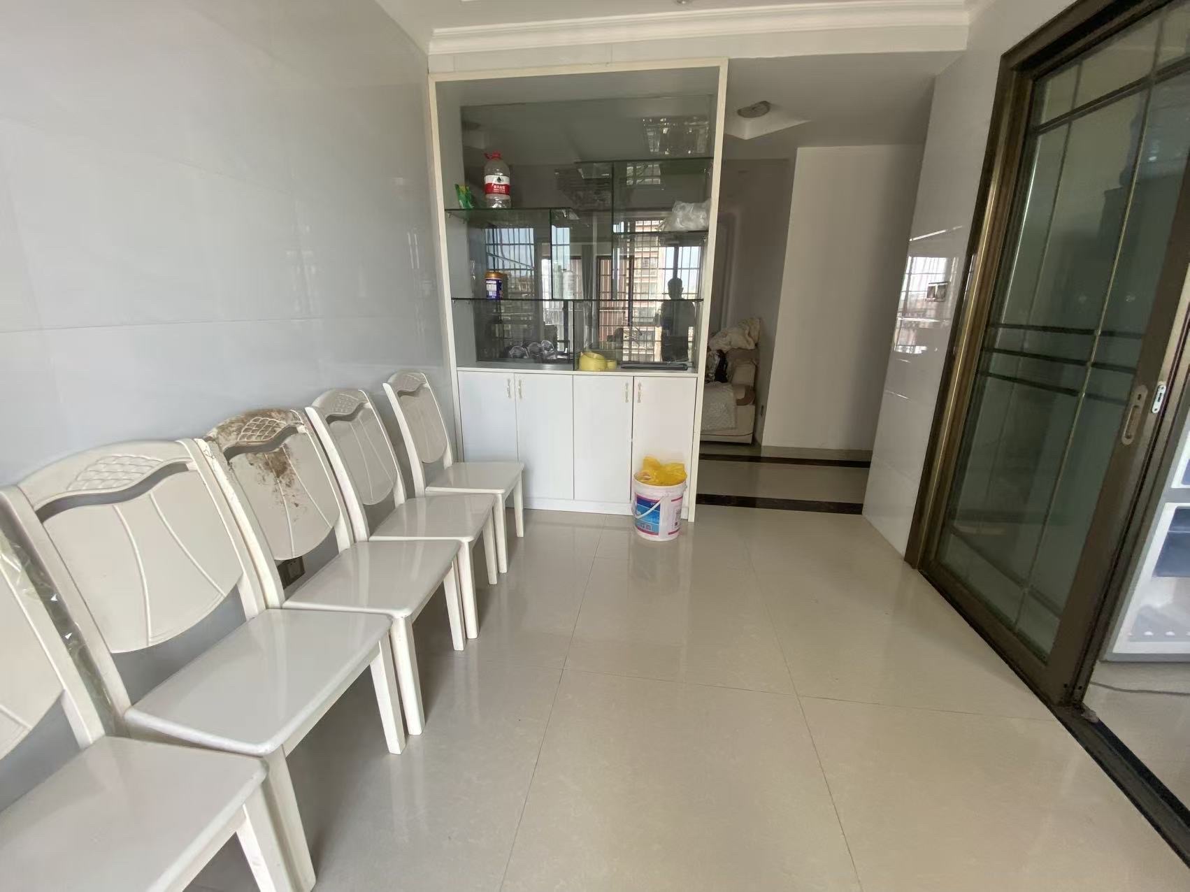 桃花缘  3室2厅2卫    1800.0元/月室内图