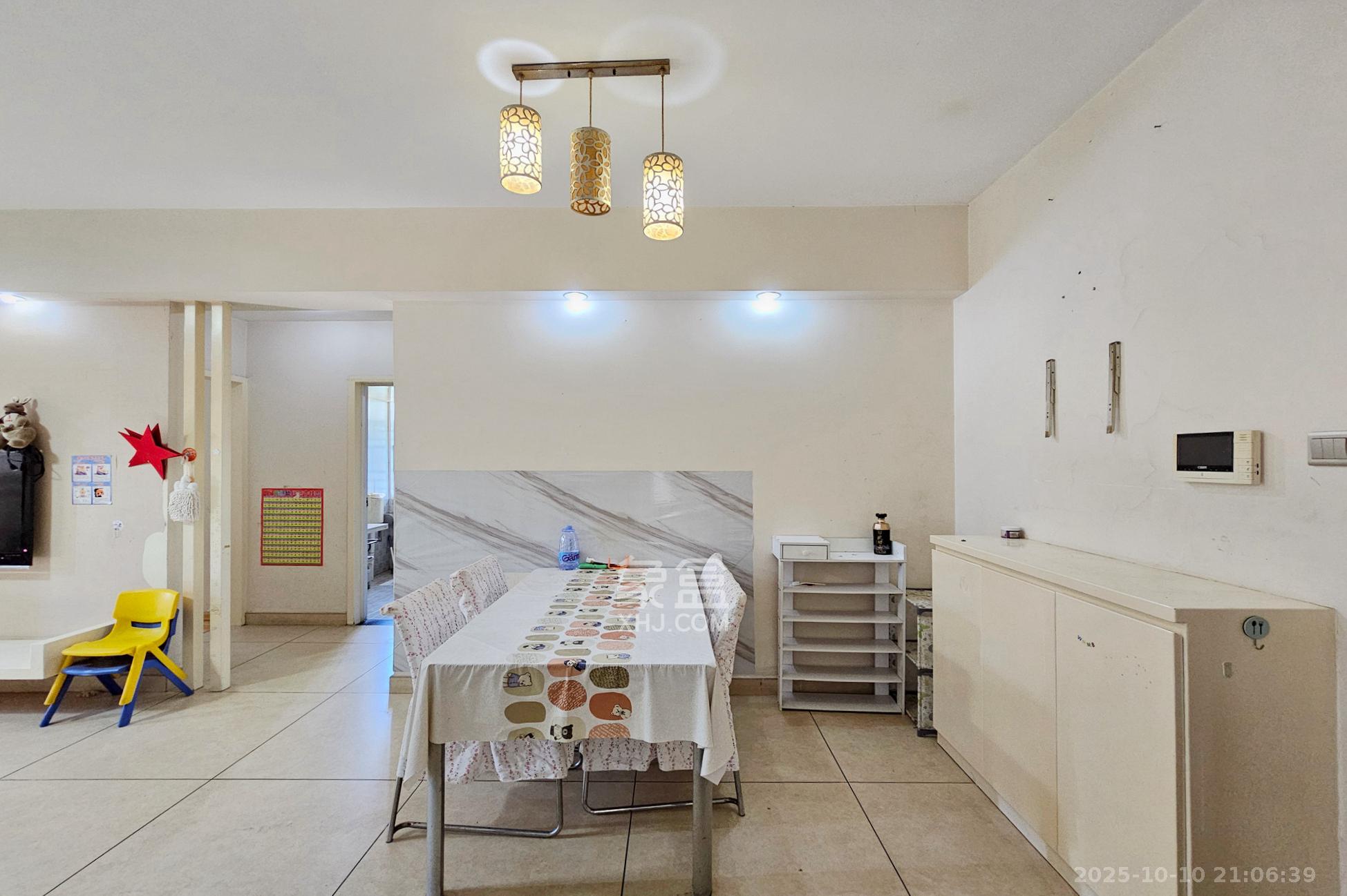 星城映象  2室2厅1卫    68.0万客厅