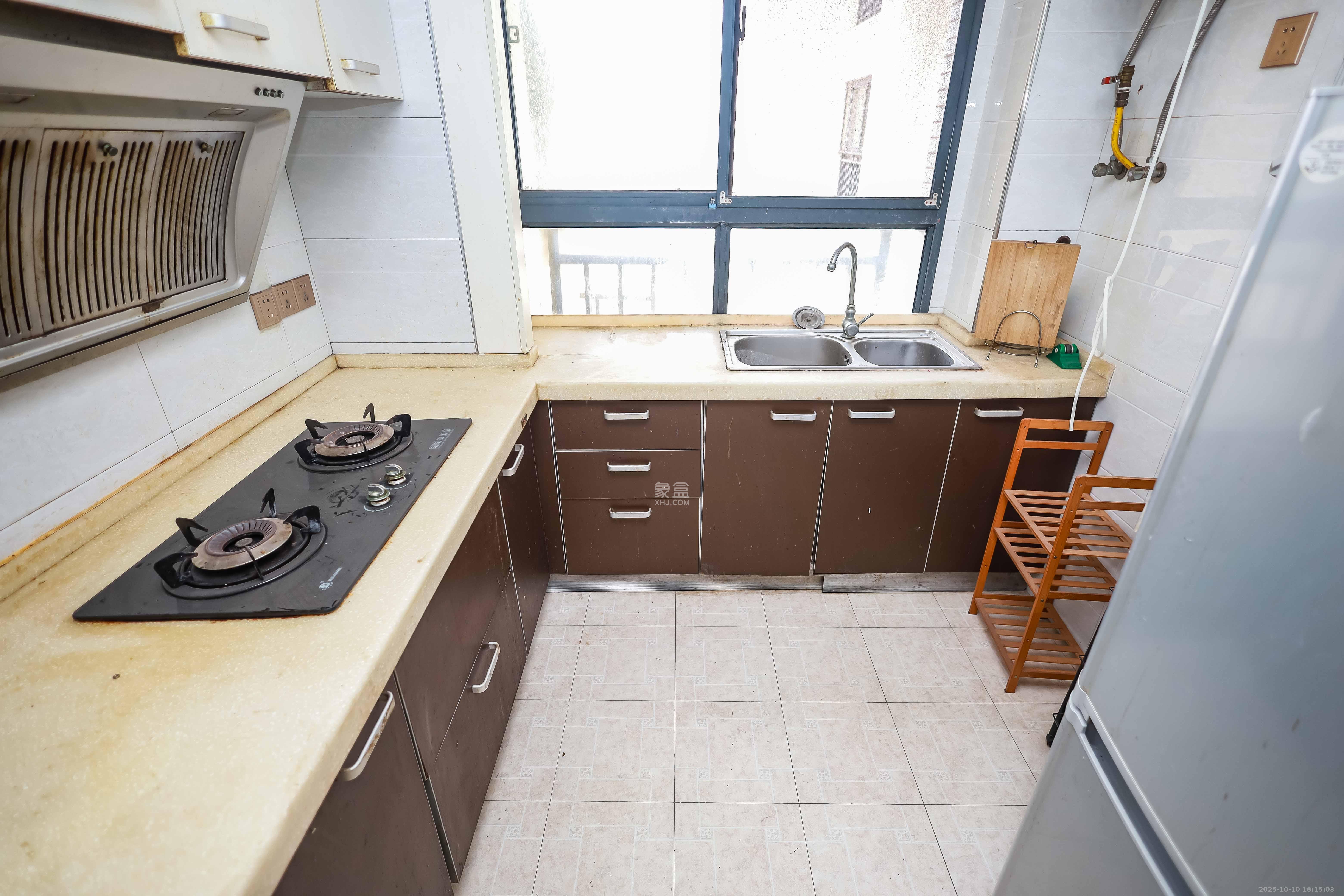 莱茵城  3室2厅1卫    62.0万厨房